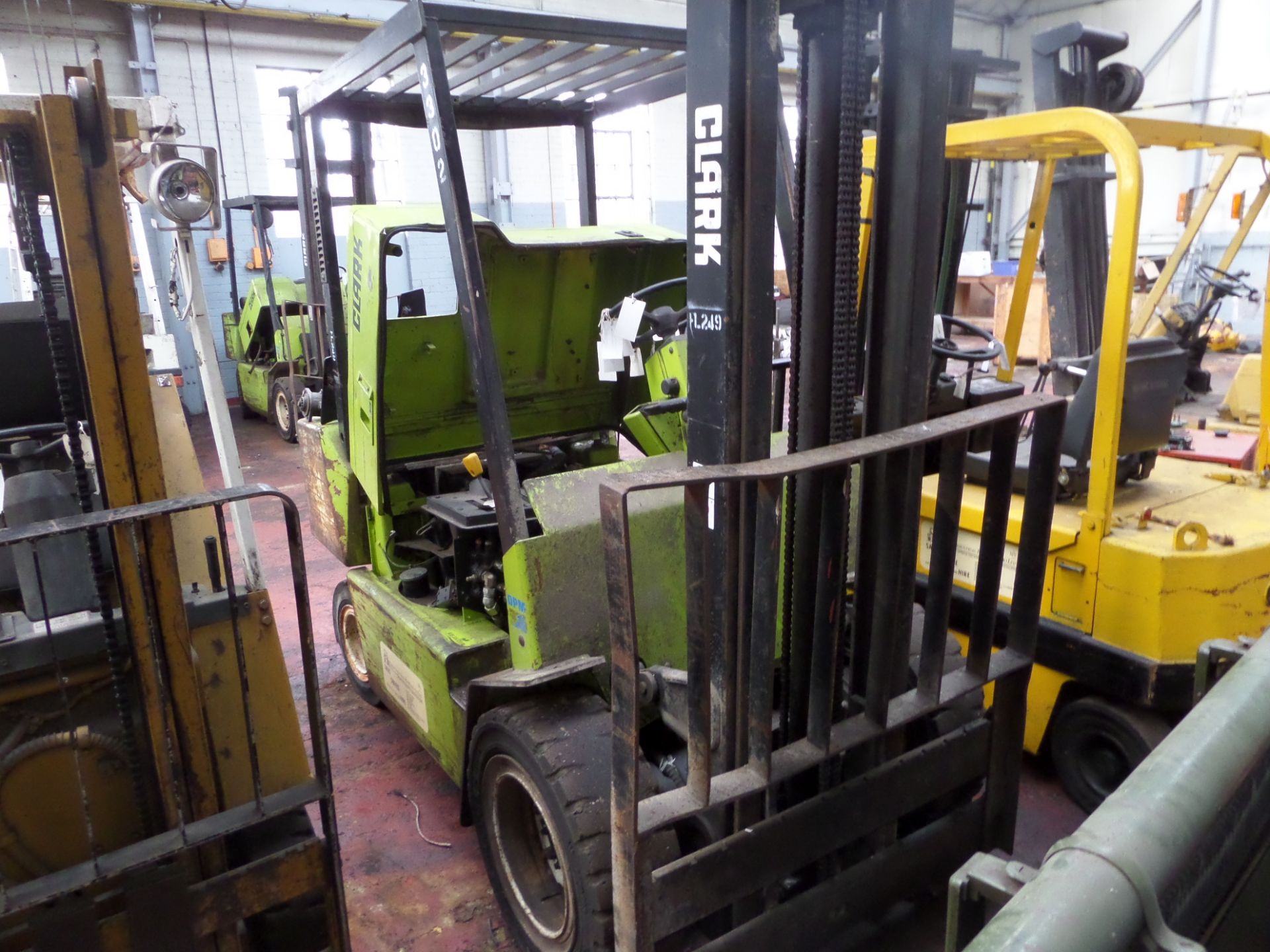 CLARK DPM30 Plant Diesel - VIN: M3752454GEF6970 - Year: 1990 - 4,096 Hours - Duplex Forklift - Image 2 of 8