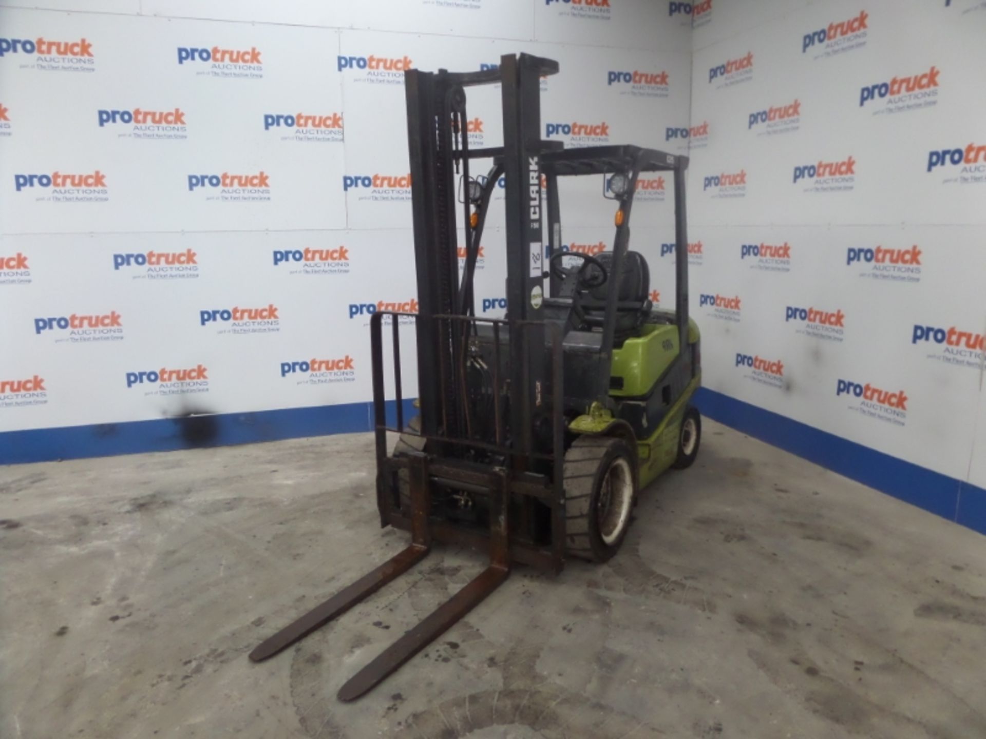 CLARK C25D Plant Diesel - VIN: P232D12779646 - Year: 2007 - 2,190 Hours - Duplex Forklift,