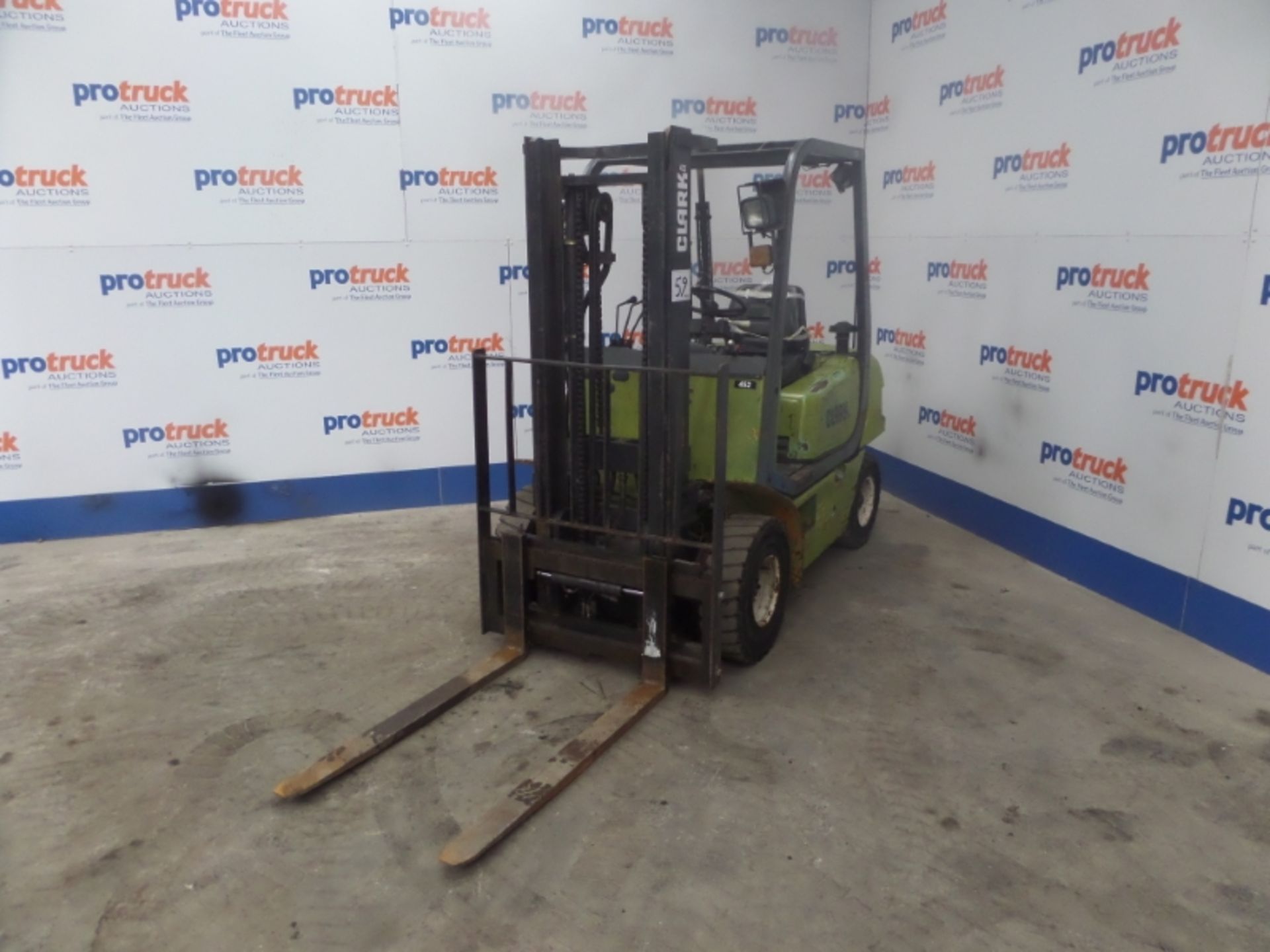 CLARK SF25D Plant Diesel - VIN: CMP230D41856874 - Year: 2002 - 9,899 Hours - Duplex Forklift,