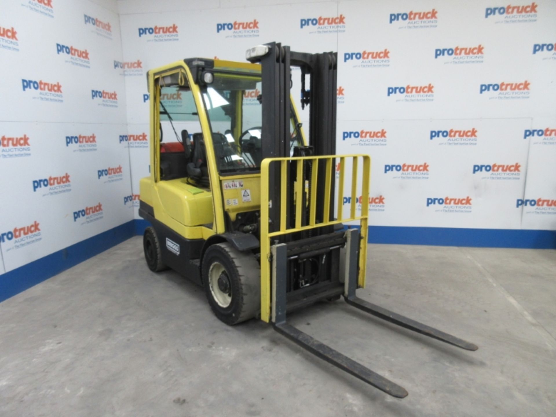 HYSTER H3.0FT Plant LPG / CNG - VIN: L177B34108J - Year: 2011 - 6,730 Hours - Triplex 4.6M Forklift, - Image 2 of 7