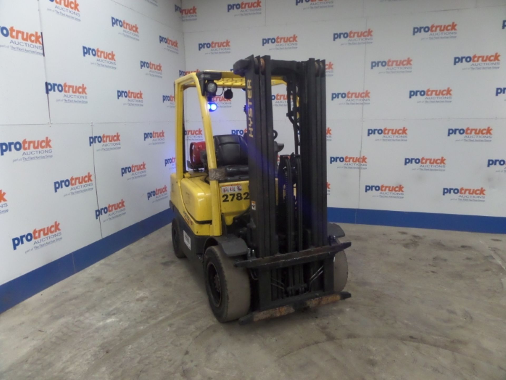 HYSTER H3.0FT Plant LPG / CNG - VIN: L177B36861K - Year: 2012 - 8,869 Hours - Triplex Forklift, R. - Image 2 of 7