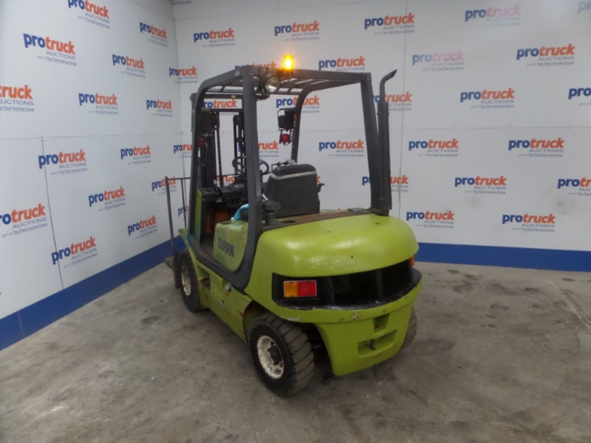 CLARK SF25D Plant Diesel - VIN: CMP230D41856874 - Year: 2002 - 9,899 Hours - Duplex Forklift, - Image 3 of 7