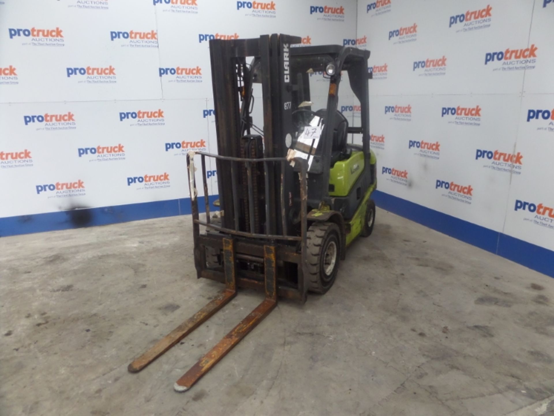 CLARK C25D Plant Diesel - VIN: P232D19299843CNF - Year: 2013 - 7,998 Hours - Triplex Forklift,