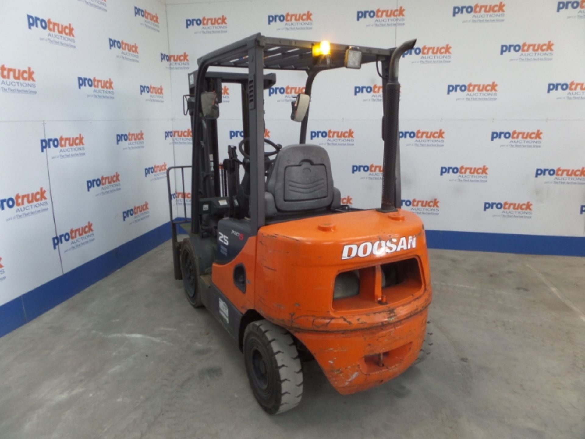 DOOSAN D25S-5 Plant Diesel - VIN: QC00737 - Year: 2009 - 16,259 Hours - Triplex 3.2M Forklift, - Image 3 of 8