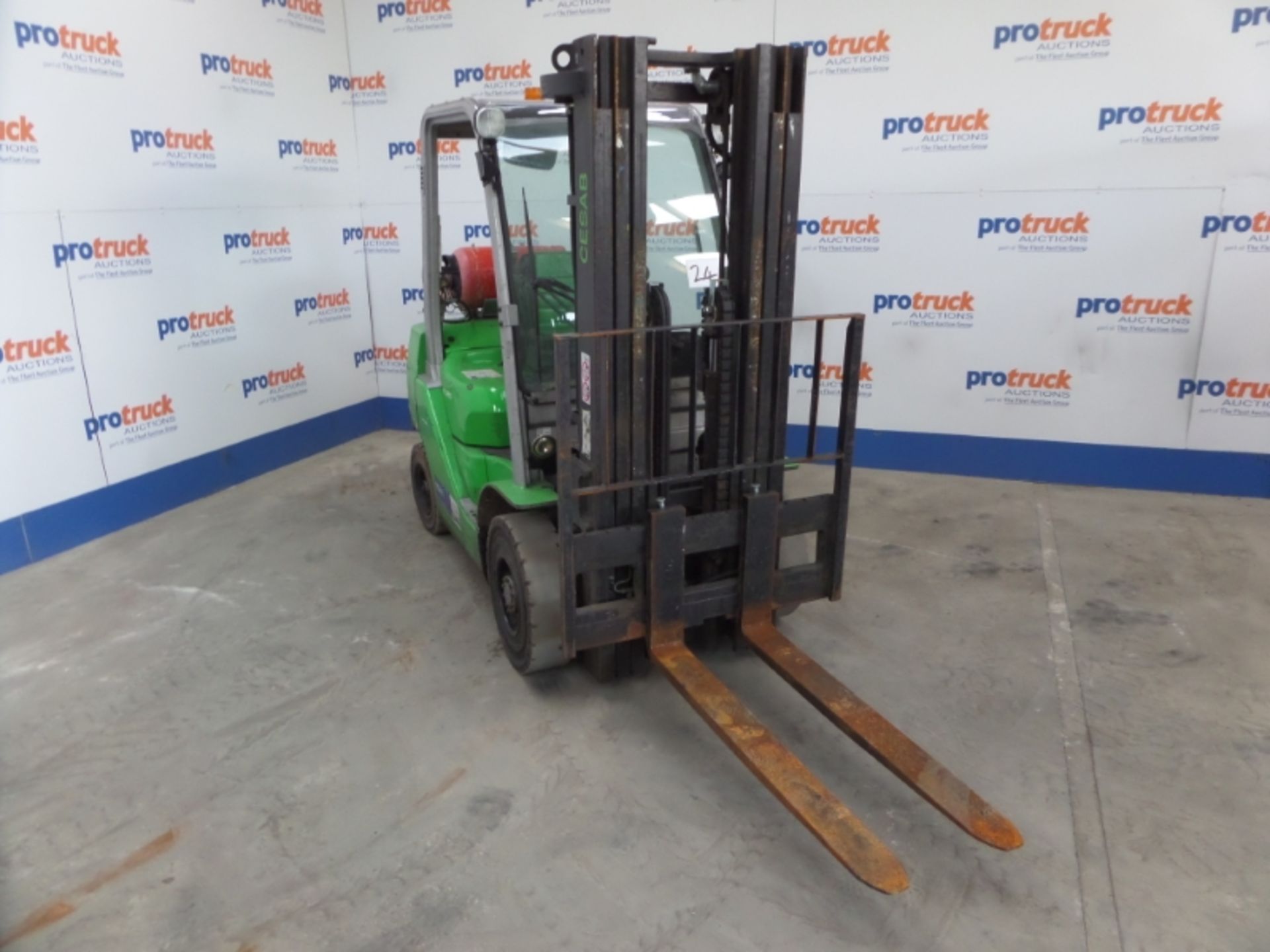 CESAB M325G Plant LPG / CNG - VIN: CE385197 - Year: 2014 - 10,734 Hours - Triplex Forklift, - Image 2 of 6