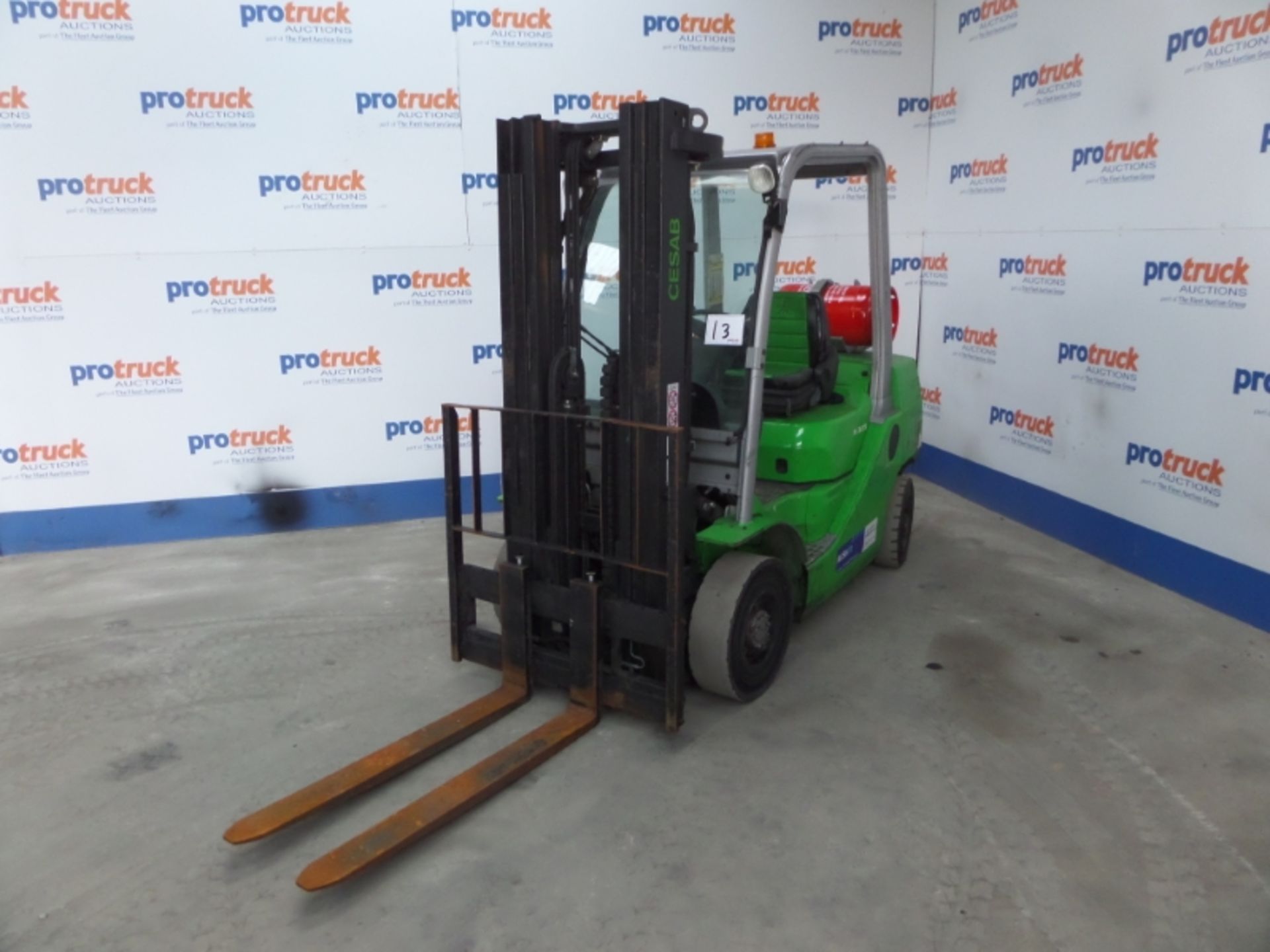 CESAB M325G Plant LPG / CNG - VIN: CE385203 - Year: 2014 - 12,197 Hours - Triplex 3M Forklift,