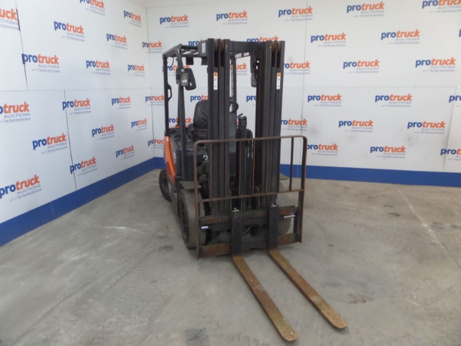 DOOSAN D25S-5 Plant Diesel - VIN: QC00737 - Year: 2009 - 16,259 Hours - Triplex 3.2M Forklift, - Image 2 of 8