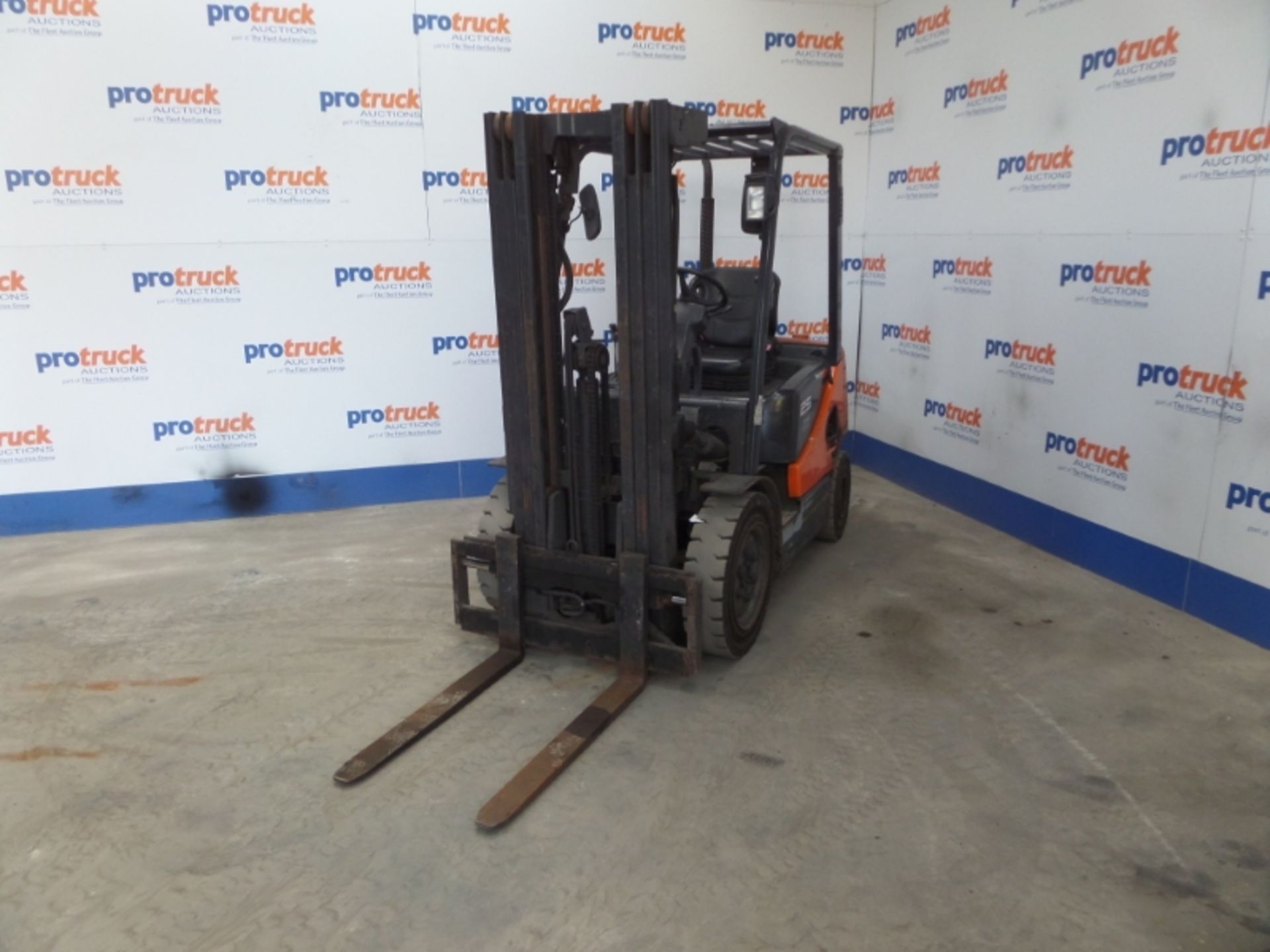 DOOSAN D25S-5 Plant Diesel - VIN: FDA05124008981 - Year: 2011 - 8,518 Hours - Triplex 3.2M Forklift,