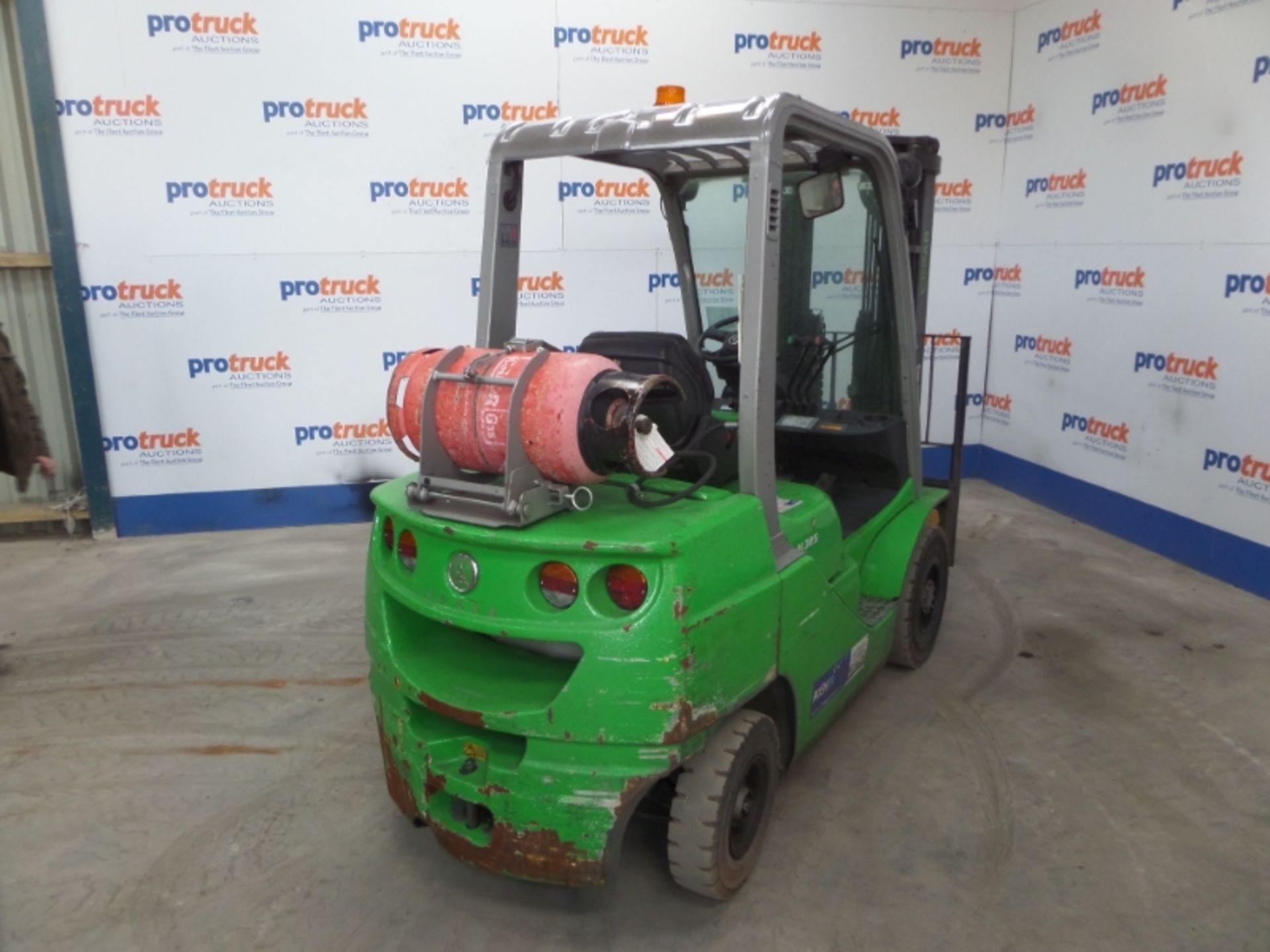 CESAB M325G Plant LPG / CNG - VIN: CE385197 - Year: 2014 - 10,734 Hours - Triplex Forklift, - Image 6 of 6
