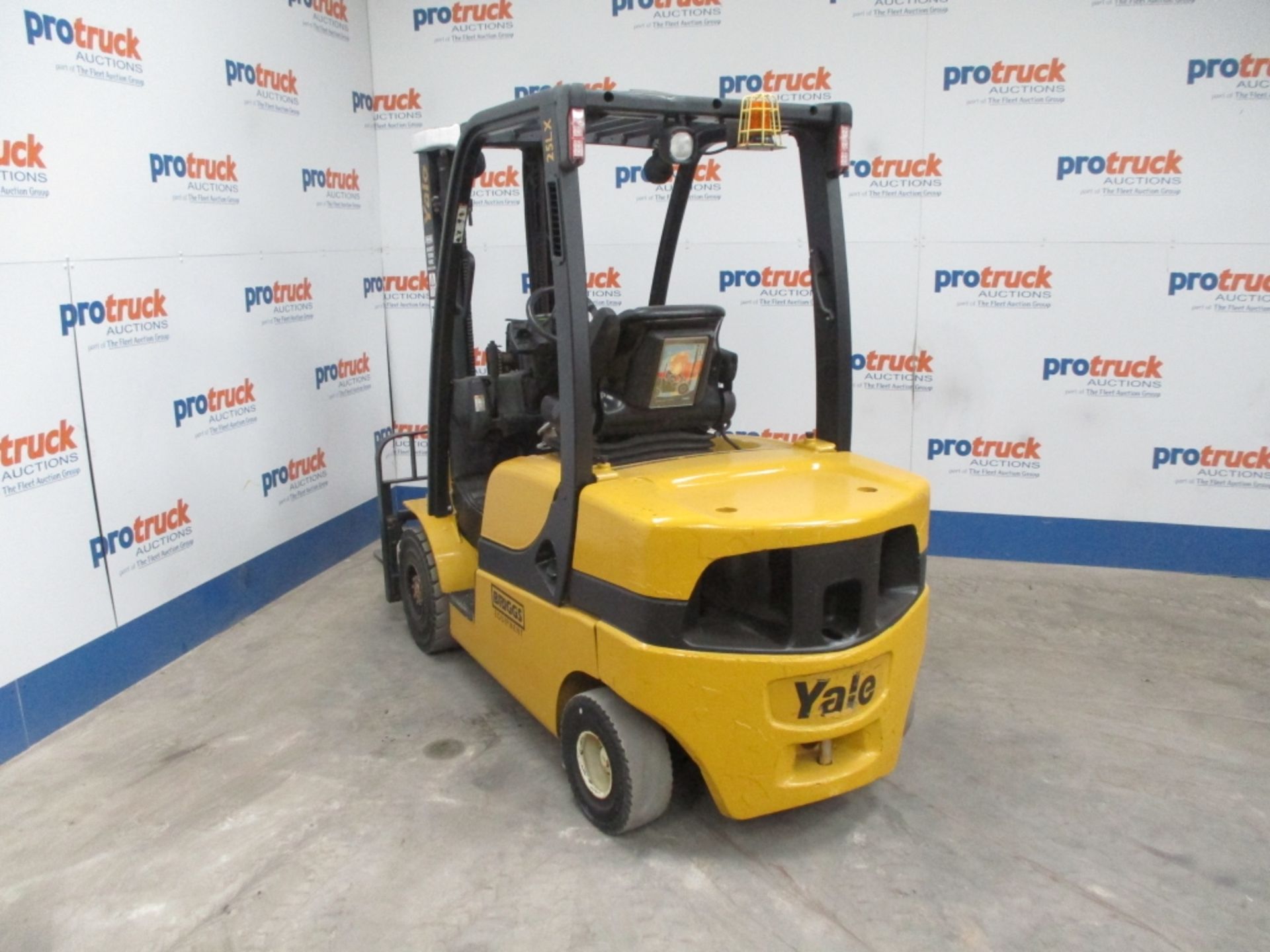 YALE GDP25LX E2200 Plant Diesel - VIN: A974B01866M - Year: 2014 - 3,355 Hours - Duplex Forklift, - Image 3 of 6