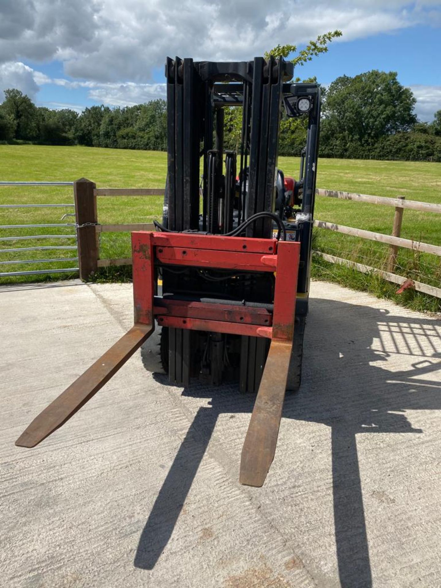 YALE GLP25VX E2170 Plant LPG - VIN: B875B22963J - Year:2011 Triplex Forklift, Hydraulic Fork - Image 2 of 6