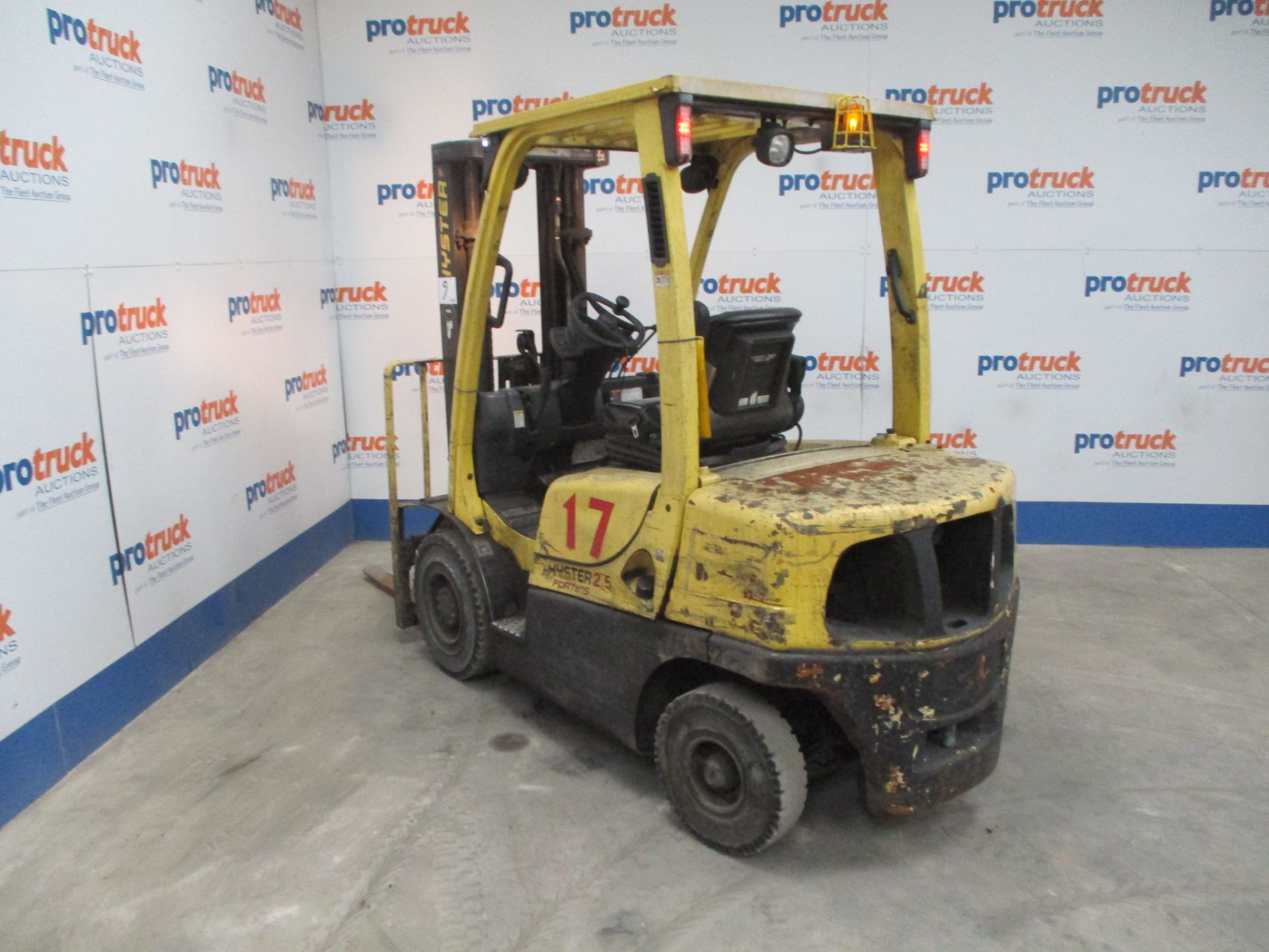 HYSTER H2.5FT Plant Diesel - VIN: L177B38024K - Year: 2012 - . Hours - 4.95M Triplex Forklift, - Image 6 of 7