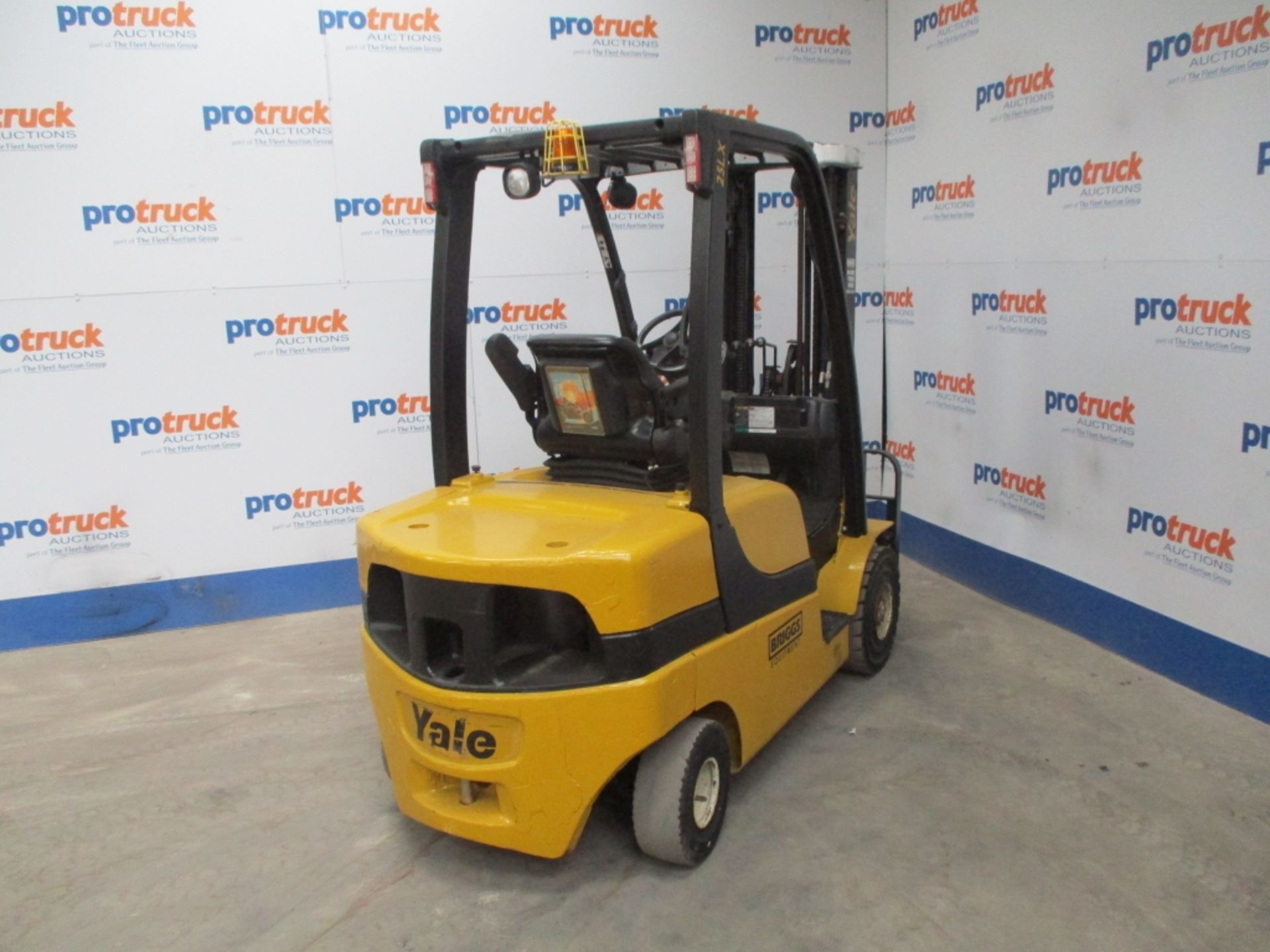 YALE GDP25LX E2200 Plant Diesel - VIN: A974B01866M - Year: 2014 - 3,355 Hours - Duplex Forklift, - Image 4 of 6