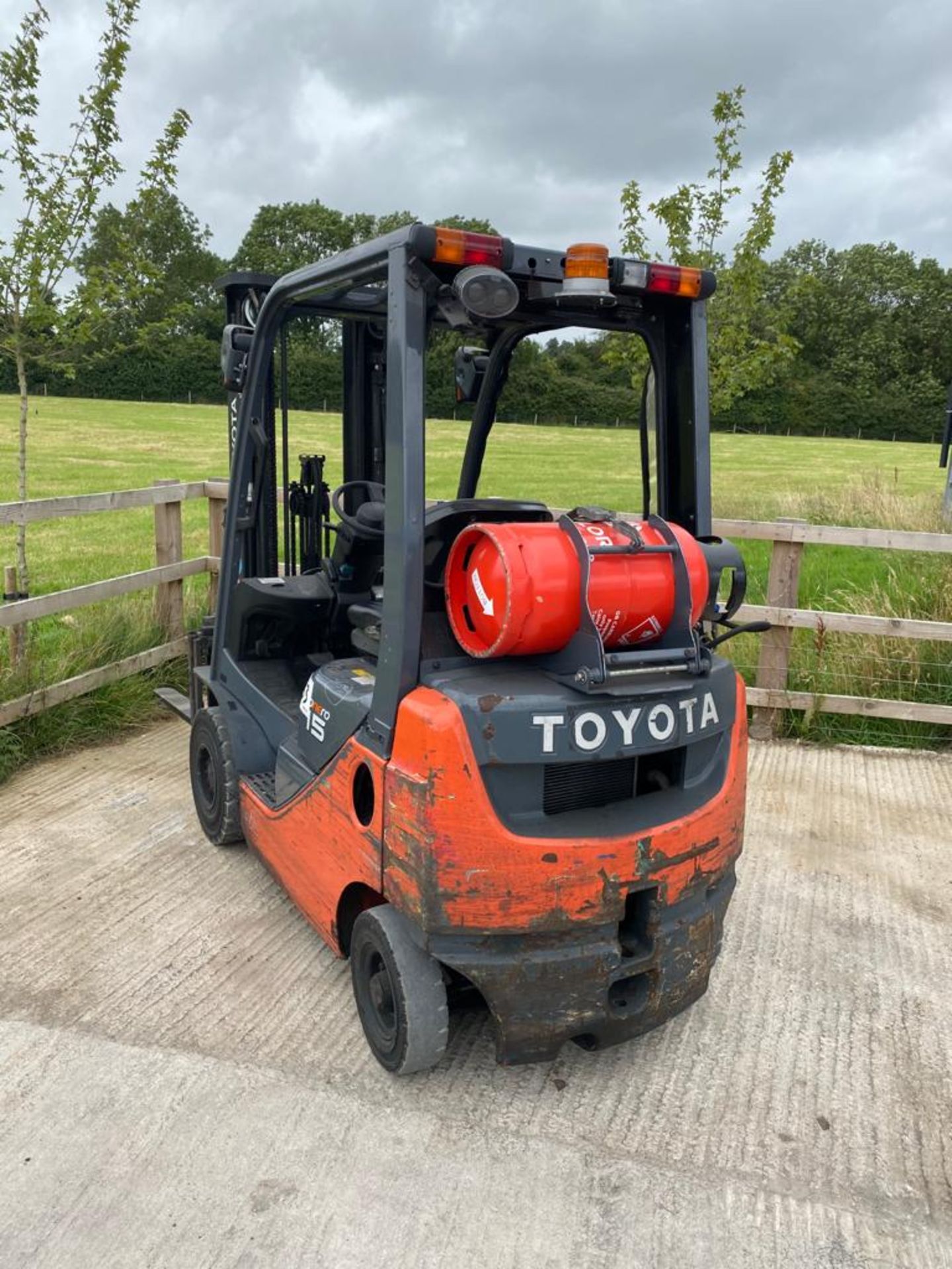 TOYOTA 02-8FGF15 Plant LPG - VIN: 8FGF18E60661 - Year: 2015 - 4.7M Triplex Forklift, Sideshift, - Image 2 of 5