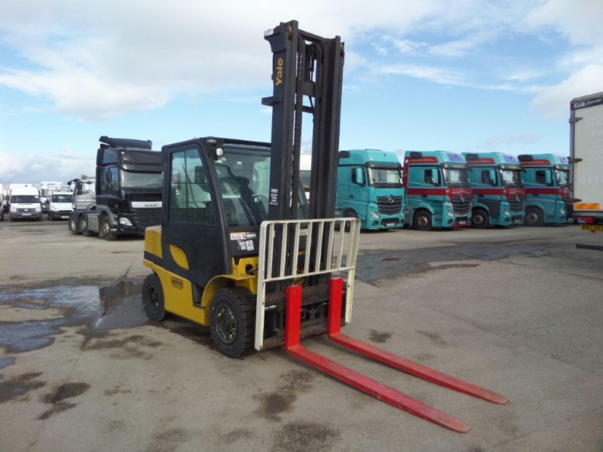 YALE GDP40VX5 Plant Diesel - VIN: G813B02190J - Year: 2011 - 8,068 Hours - Duplex 4.95M Forklift, - Image 2 of 8