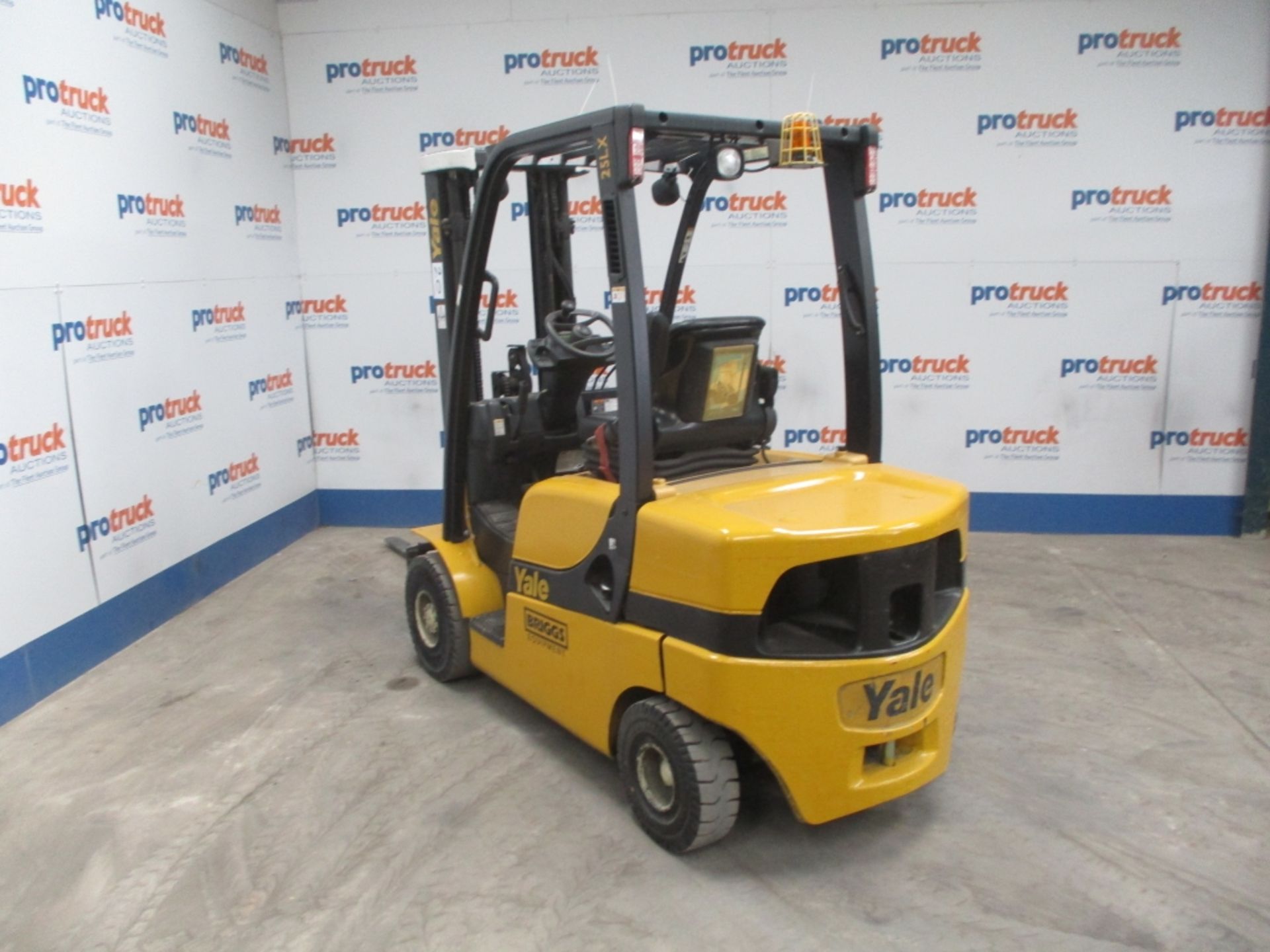 YALE GDP25LX Plant Diesel - VIN: A974B01903M - Year: 2014 - 2,546 Hours - 4.75M Triplex Forklift, - Image 5 of 6