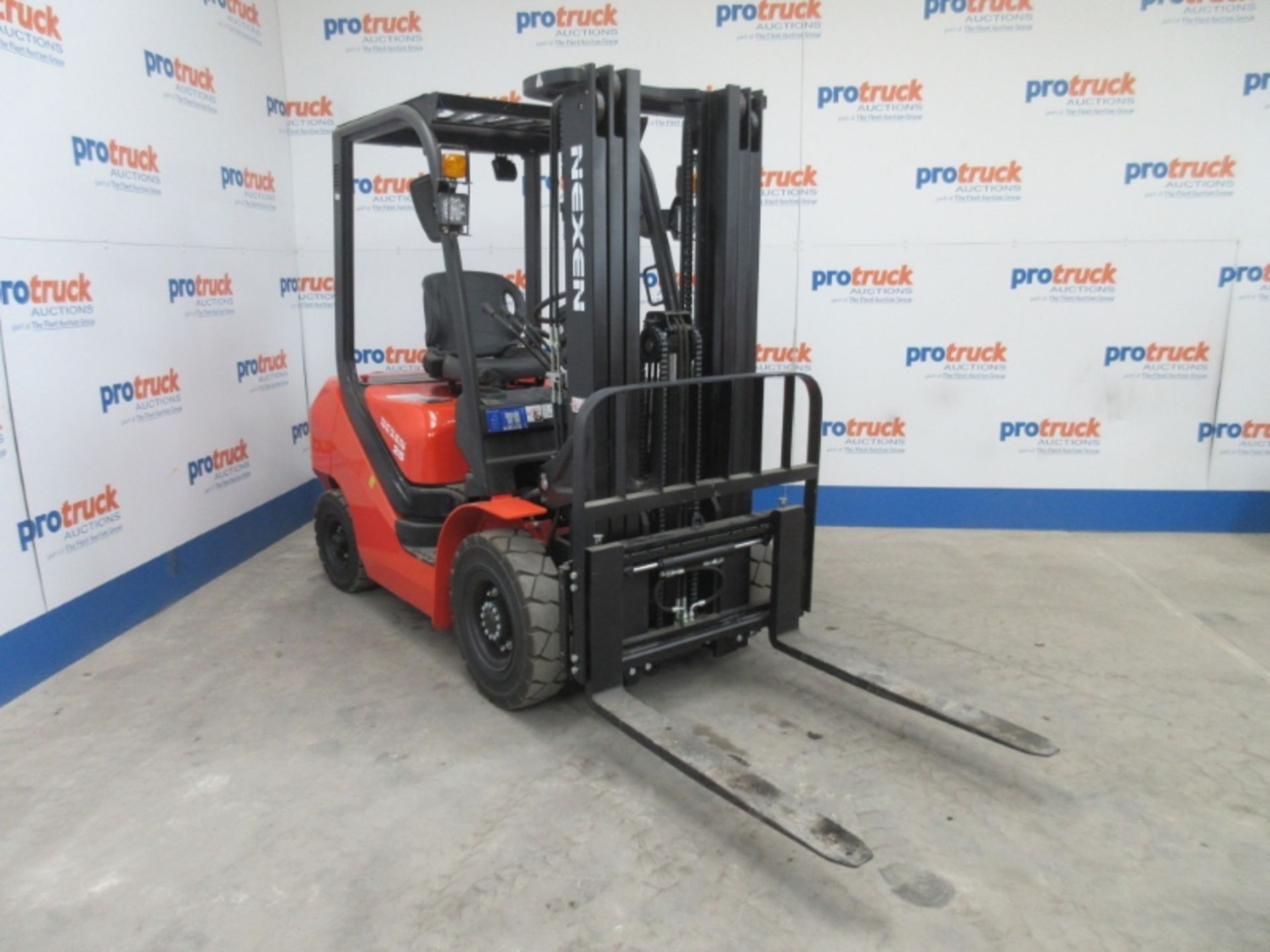 NEXEN FDR25 Plant Diesel - VIN: R2C1831J - Year: 2019 - 2 Hours - Triplex Forklift, Sideshift, * - Image 2 of 7