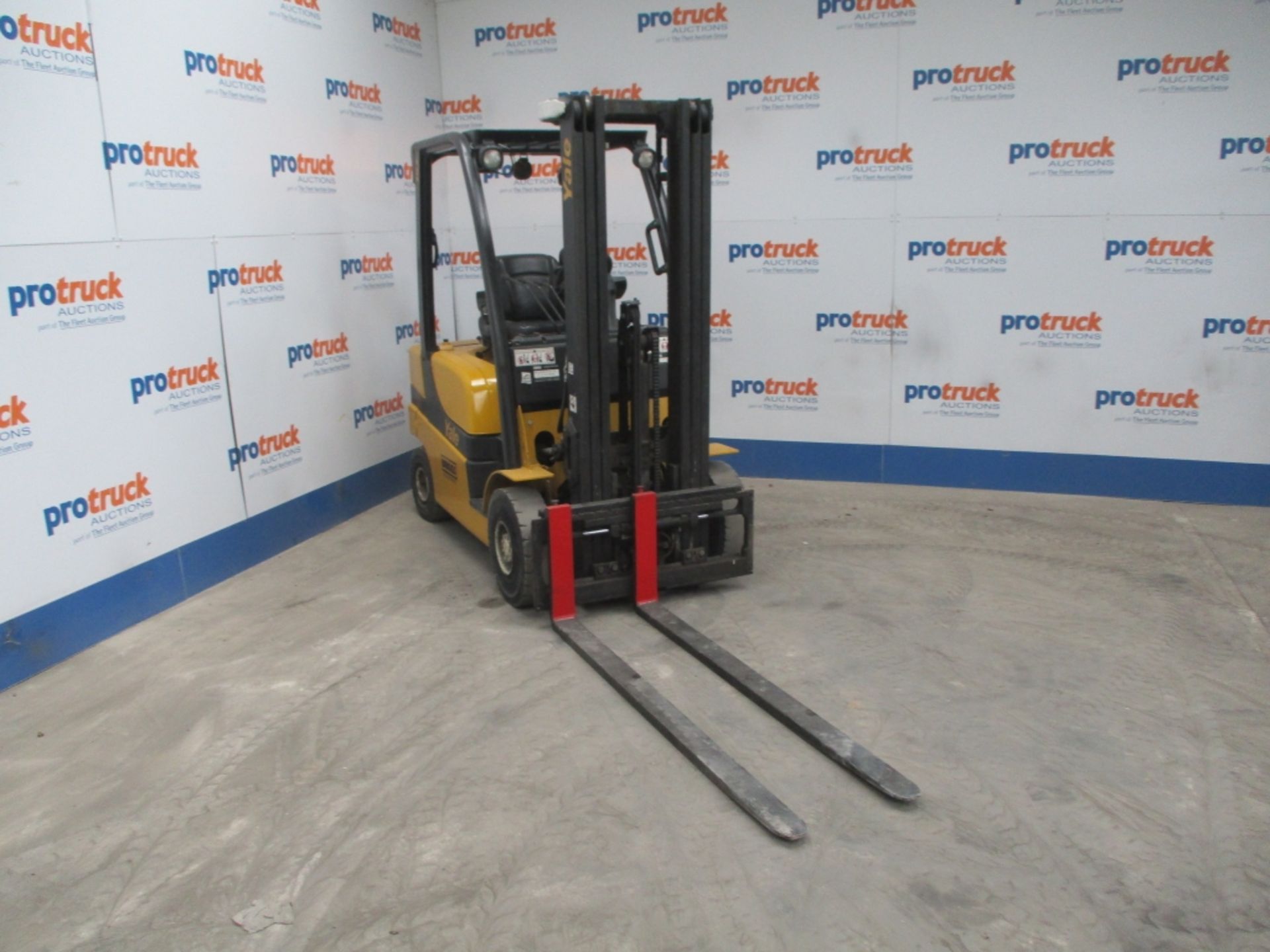 YALE GDP25LX Plant Diesel - VIN: A974B01903M - Year: 2014 - 2,546 Hours - 4.75M Triplex Forklift, - Image 2 of 6