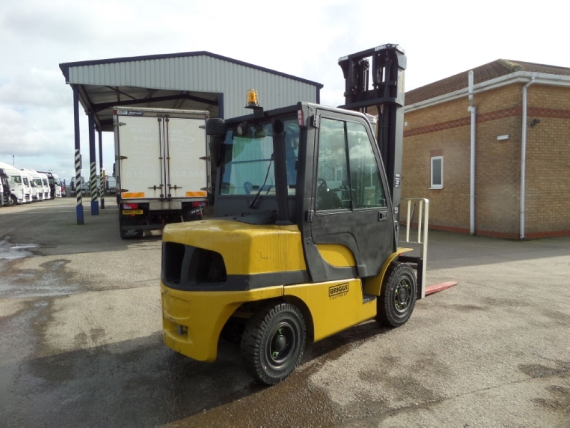 YALE GDP40VX5 Plant Diesel - VIN: G813B02190J - Year: 2011 - 8,068 Hours - Duplex 4.95M Forklift, - Image 3 of 8