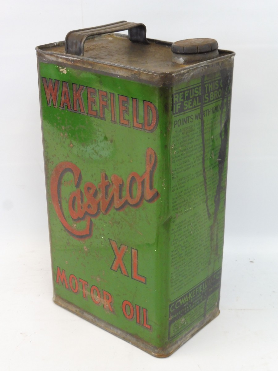 A Wakefield Castrol Motor Oil XL grade gallon can.