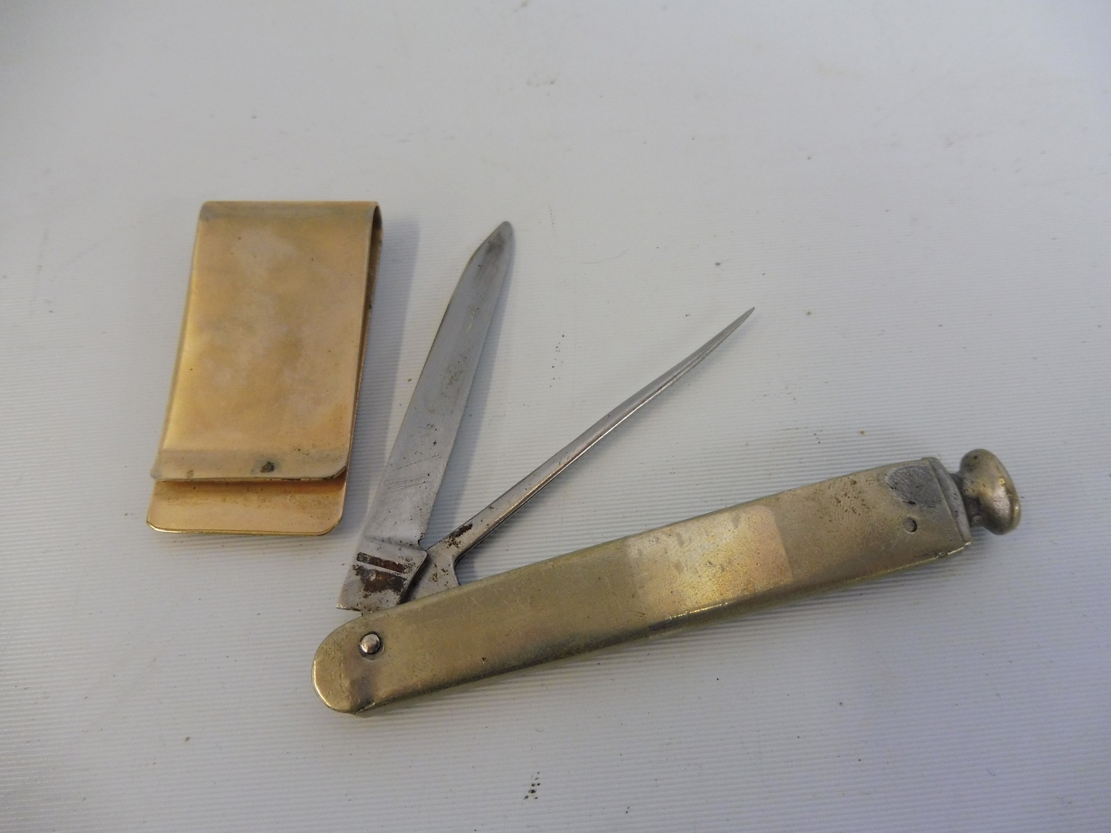 A Dunlop penknife and a Delco batteries money clip. - Image 2 of 2