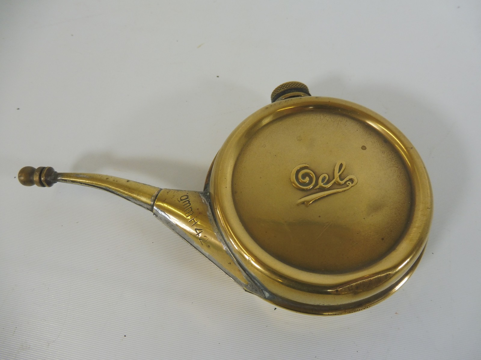 A polished brass oiler marked 'Oel' to the side and stamped 'gmmH42'.