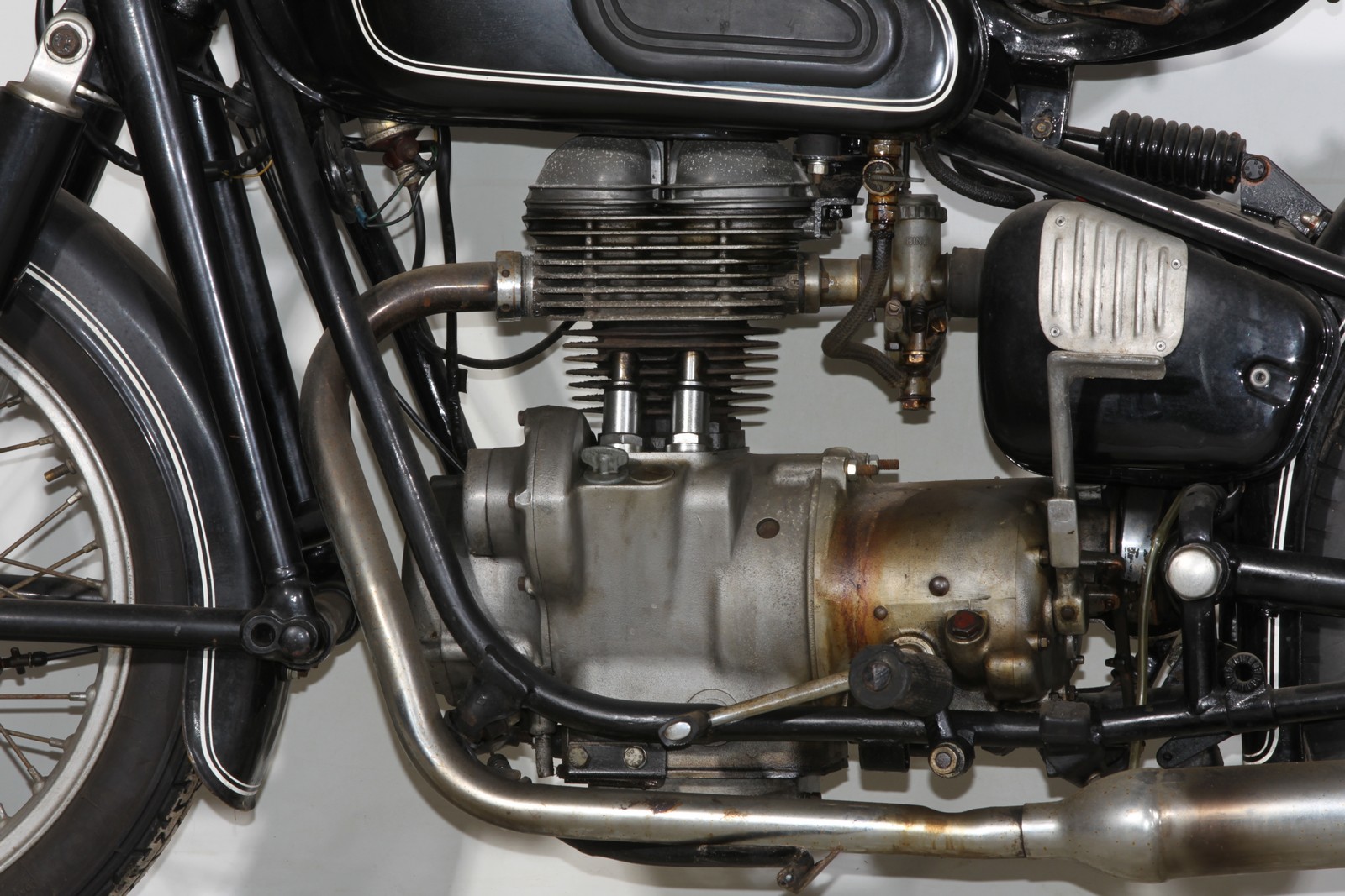 1960s BMW R27 247cc OHV Shaft Drive - Image 2 of 8