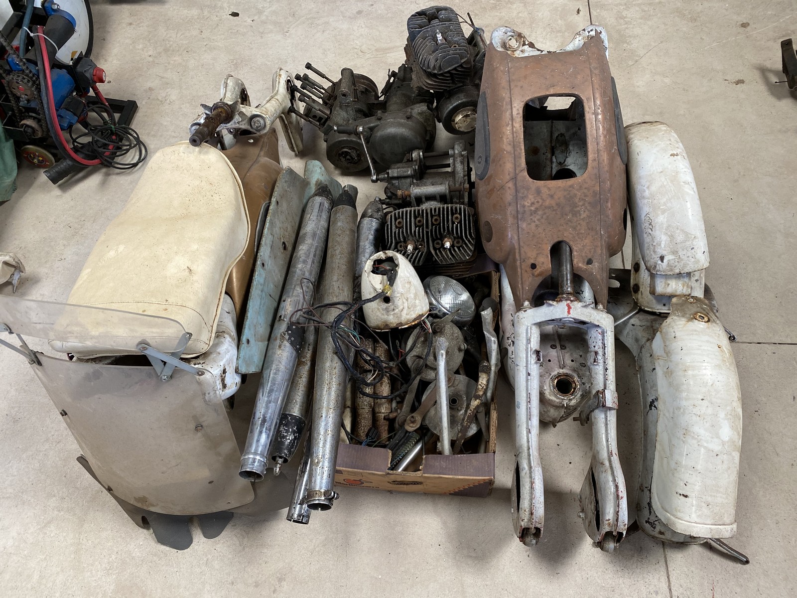 A large quantity of Ariel Arrow and Ariel Leader parts.