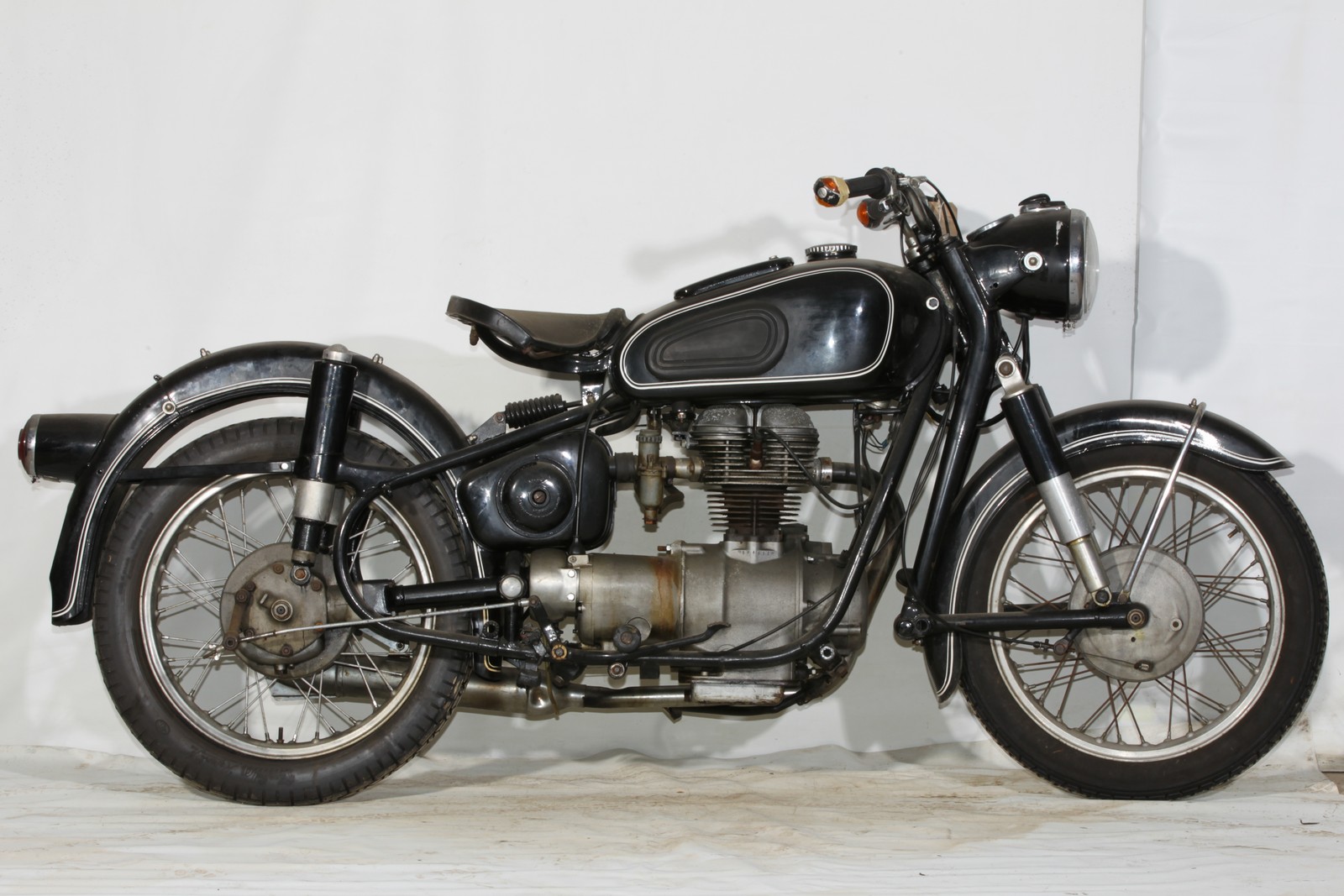 1960s BMW R27 247cc OHV Shaft Drive - Image 6 of 8
