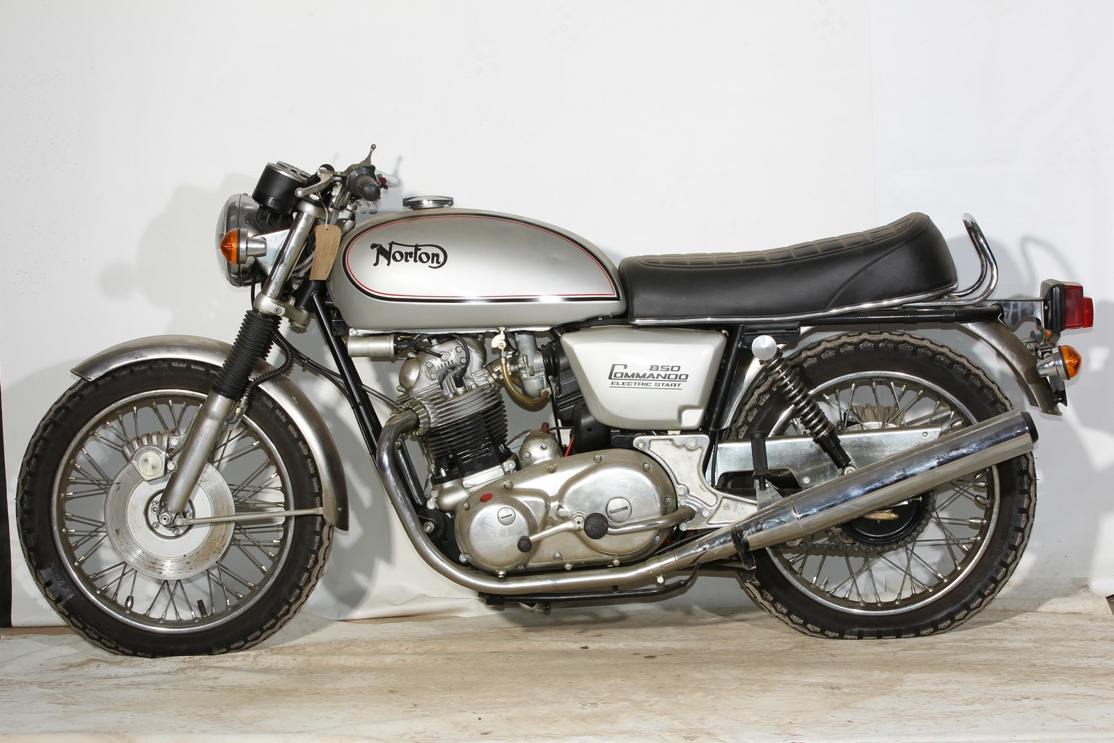 Norton Commando 850cc Electric Start - Image 5 of 10