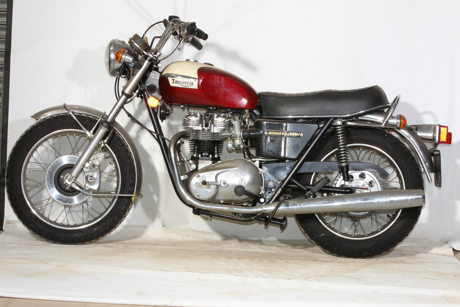 1976 Triumph Bonneville 750cc 5-speed - Image 9 of 10