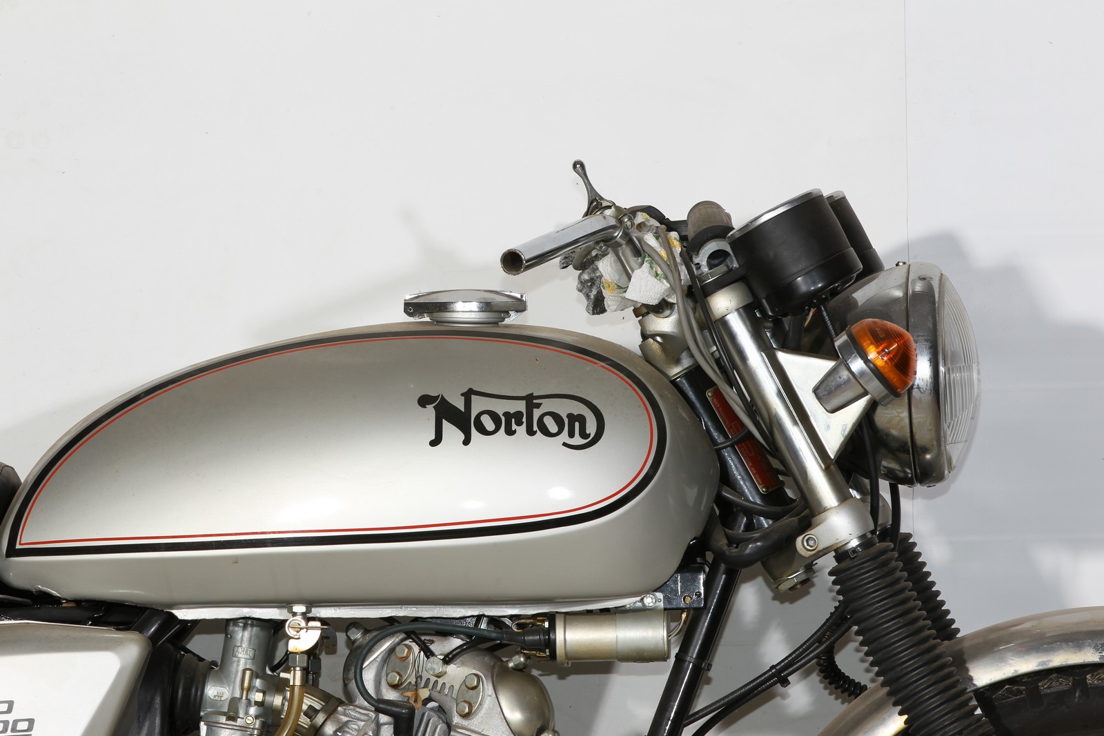 Norton Commando 850cc Electric Start - Image 4 of 10