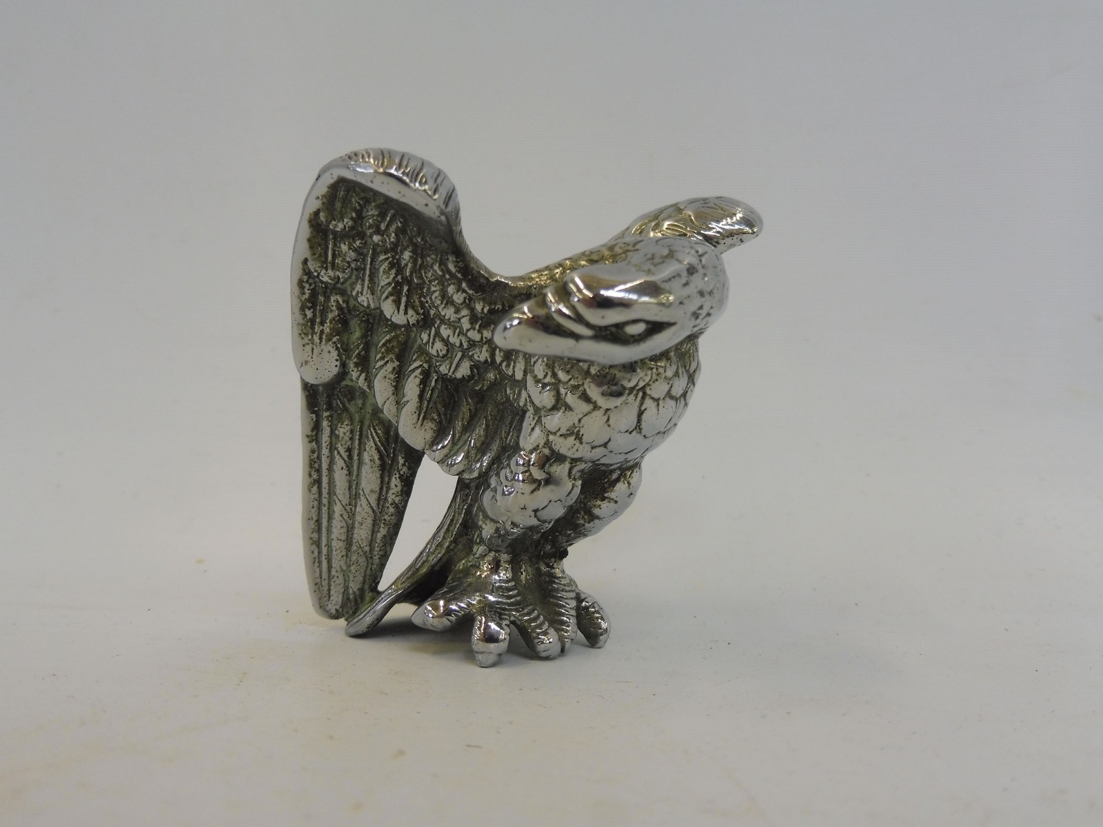 A well detailed car accessory mascot in the form of an eagle. - Image 2 of 4