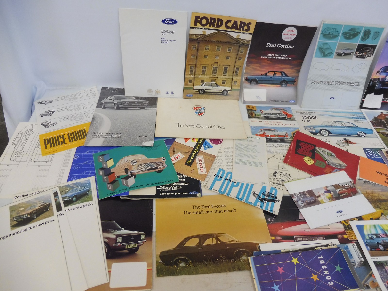 A quantity of Ford car brochures and leaflets. - Image 2 of 3