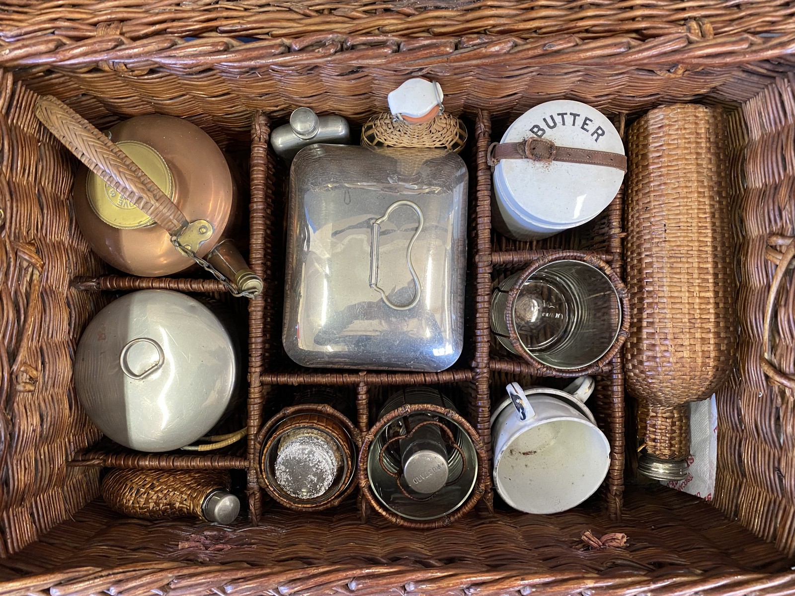 A wicker cased British-made picnic hamper. - Image 2 of 4