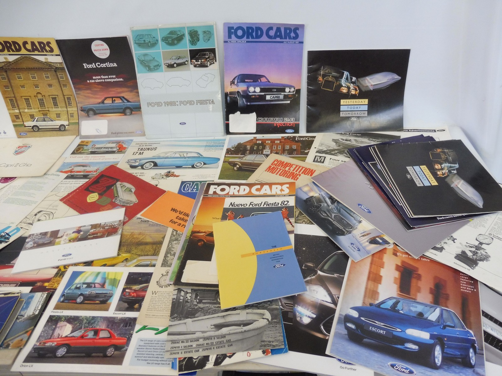 A quantity of Ford car brochures and leaflets. - Image 3 of 3