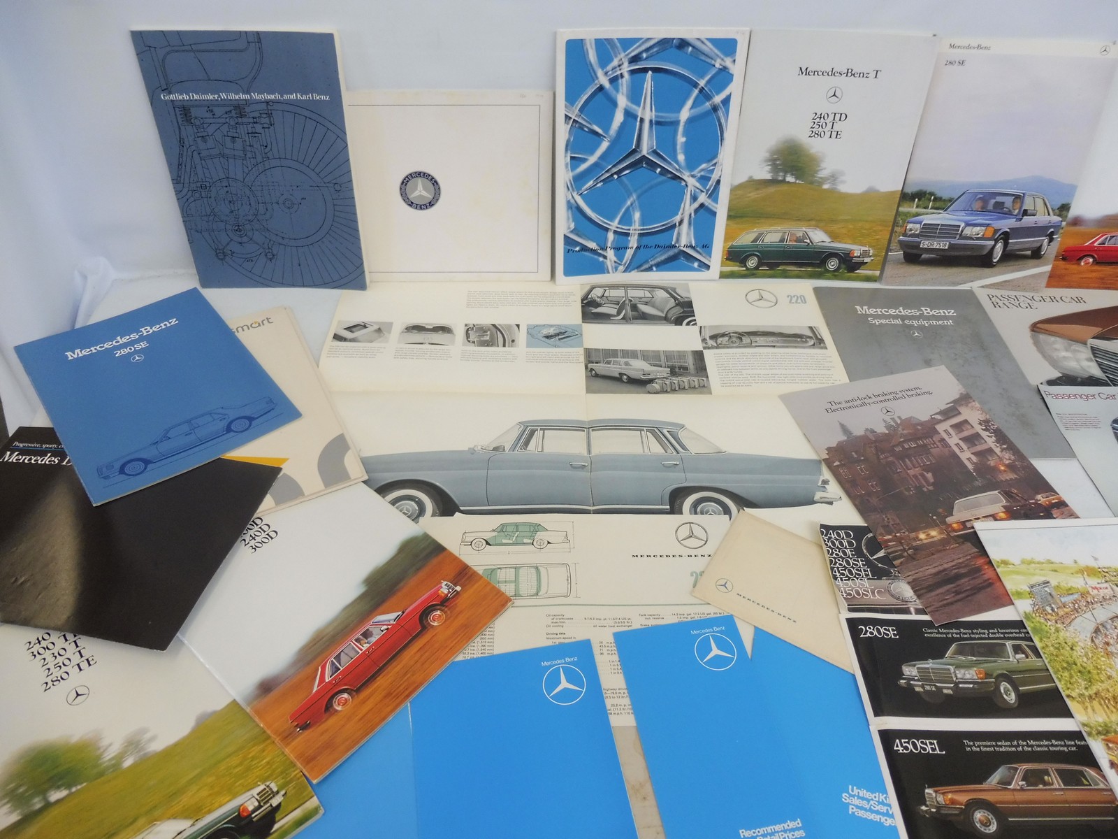 A quantity of Mercedes-Benz brochures, leaflets etc. - Image 2 of 3