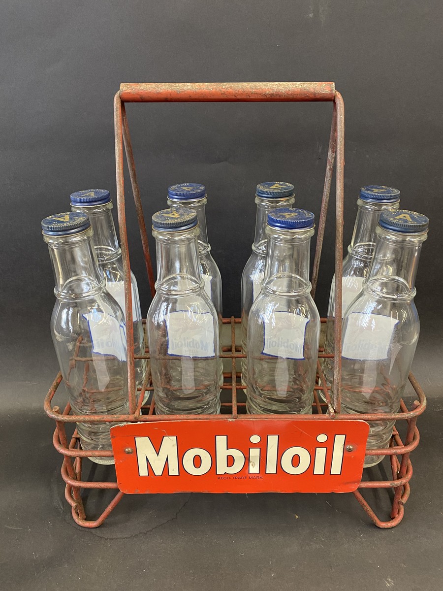 A good Mobiloil eight division oil bottle crate containing eight correct bottles with good labels - Image 3 of 3