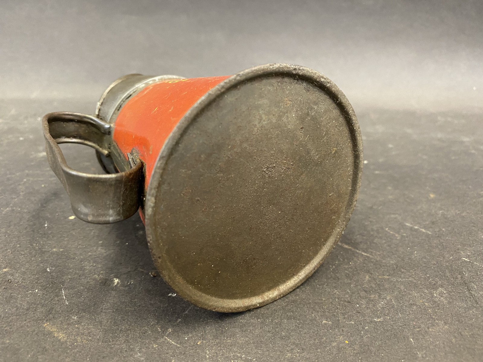 A rare Aeroshell Lubricating Oil half pint measure in good condition. - Image 5 of 5