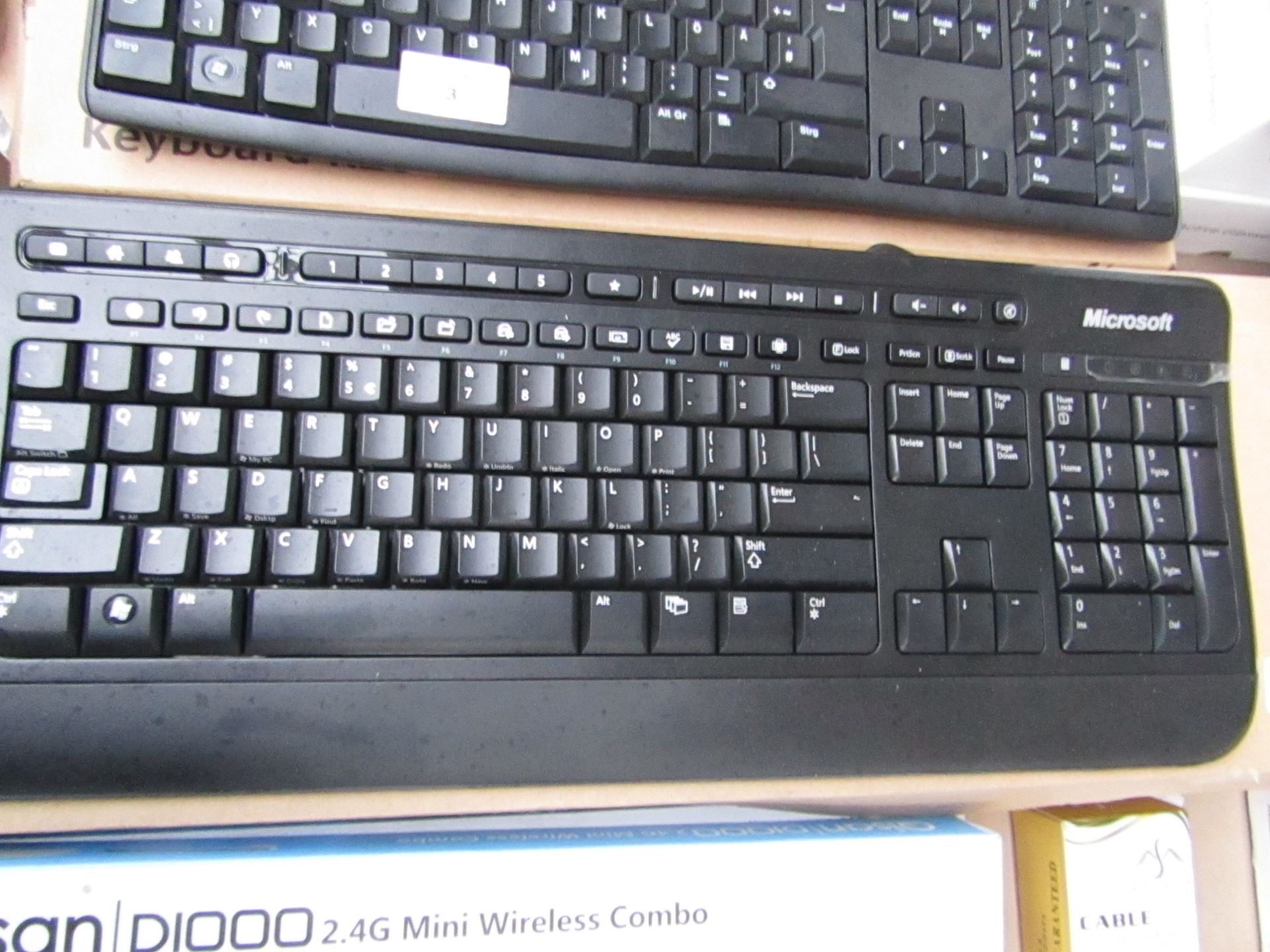 2x Microsoft - Computer keyboards, boxed.
