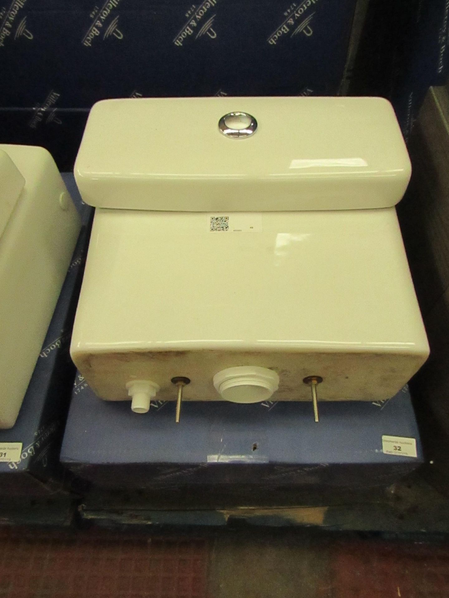 Villeroy and Boch cistern with flush system, new and boxed.