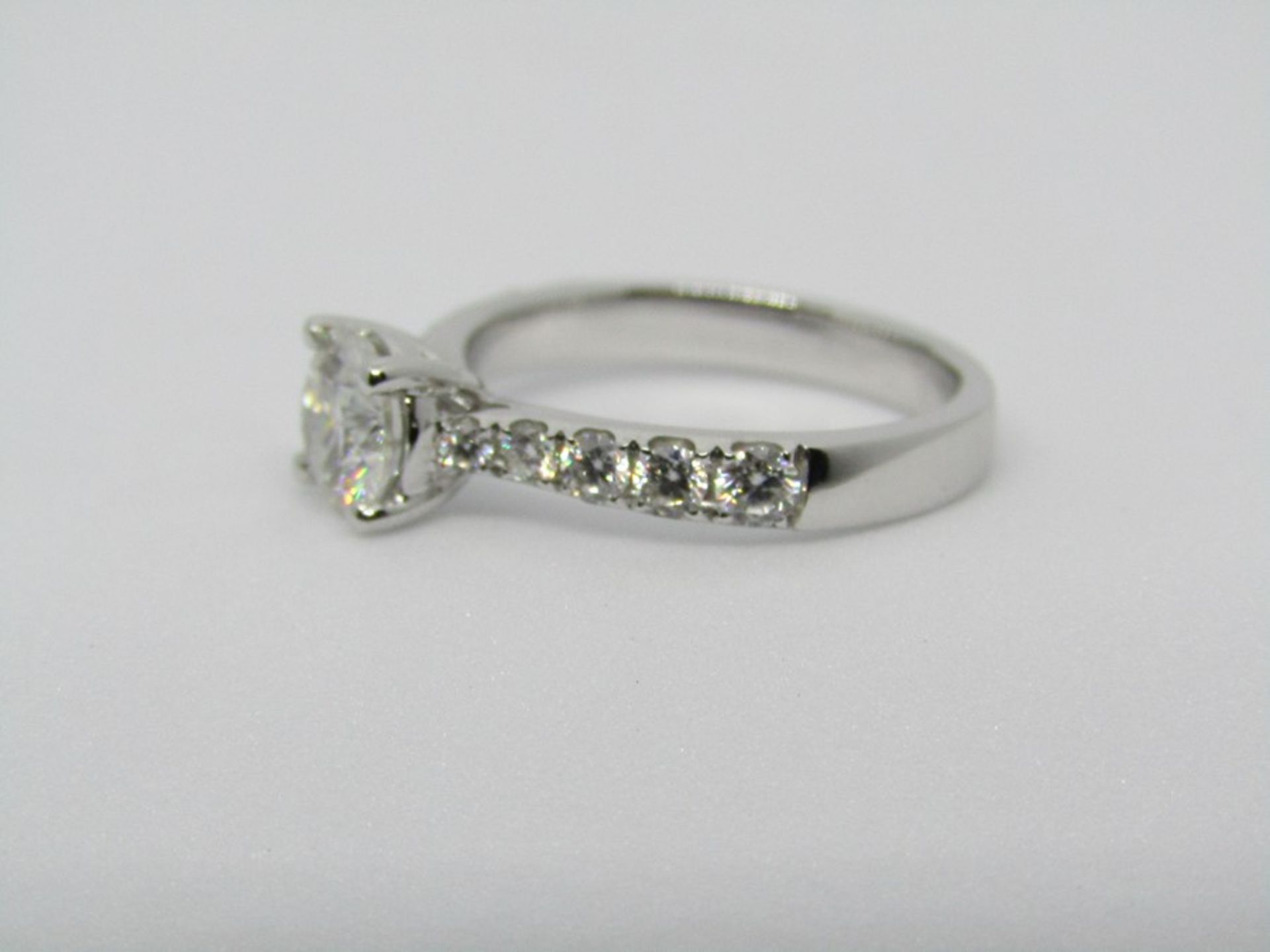 1ct Moissanite Ring set in 18ct White Gold, new. - Image 3 of 7