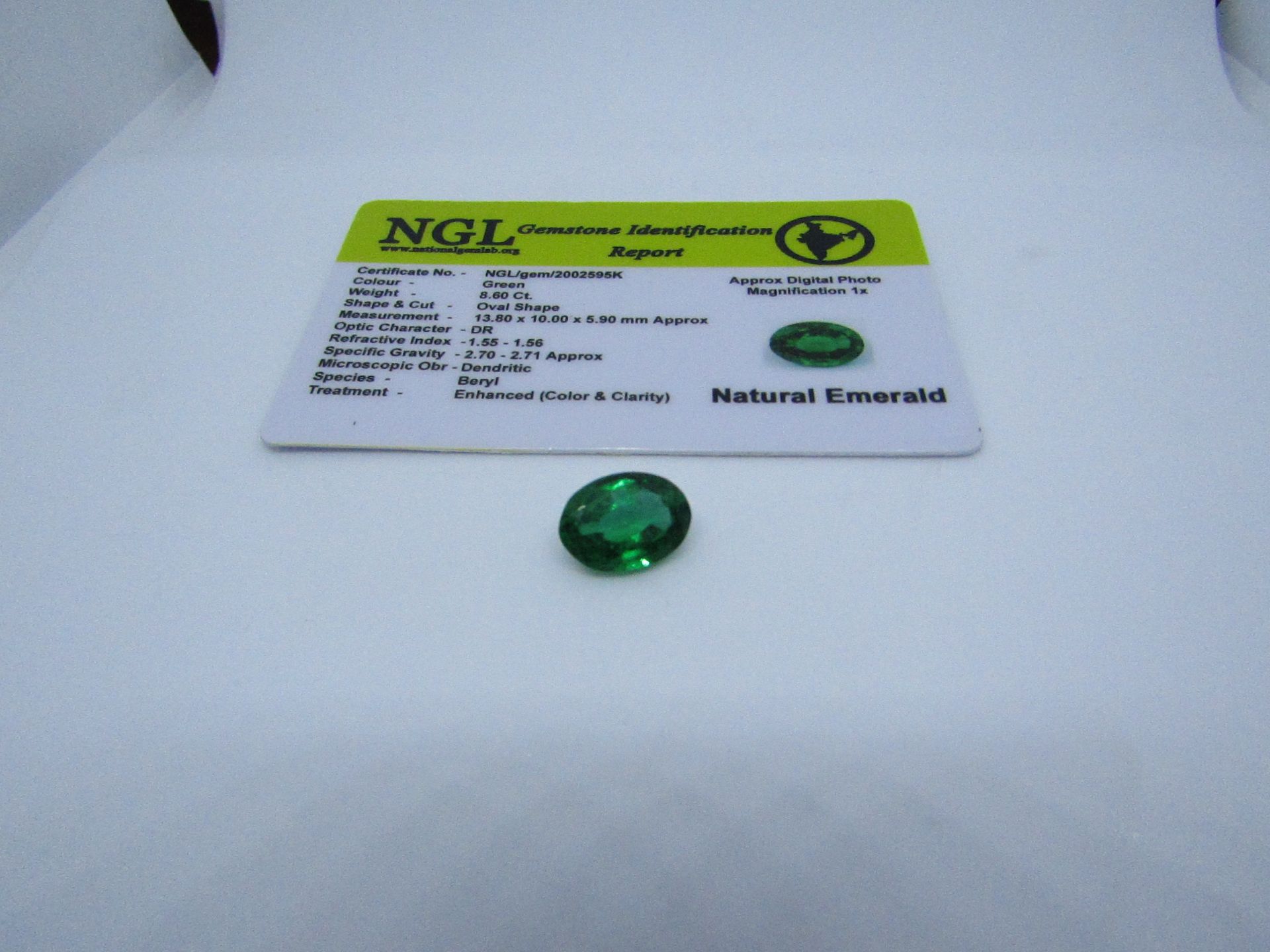 Natural Emerald 8.60 carat 1 piece, This Emerald is a fabulous Oval Shape. Species - Beryl,