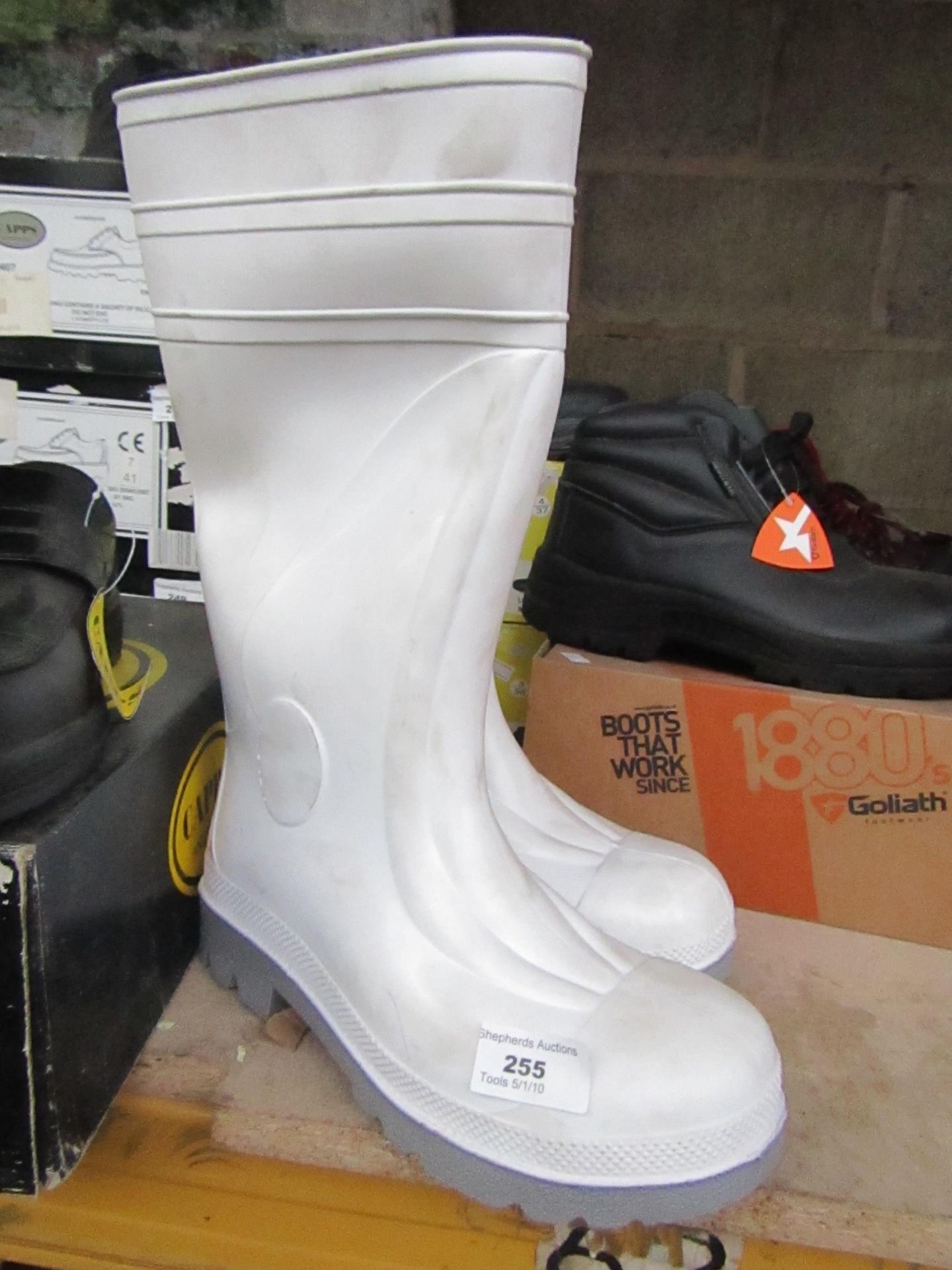 Pair of White safety Wellies, new size 6