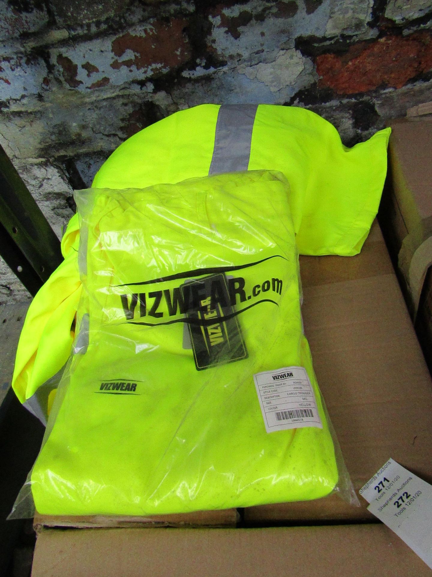 Vizwear Cargo Trouser. Size 3XL. new in Packaging