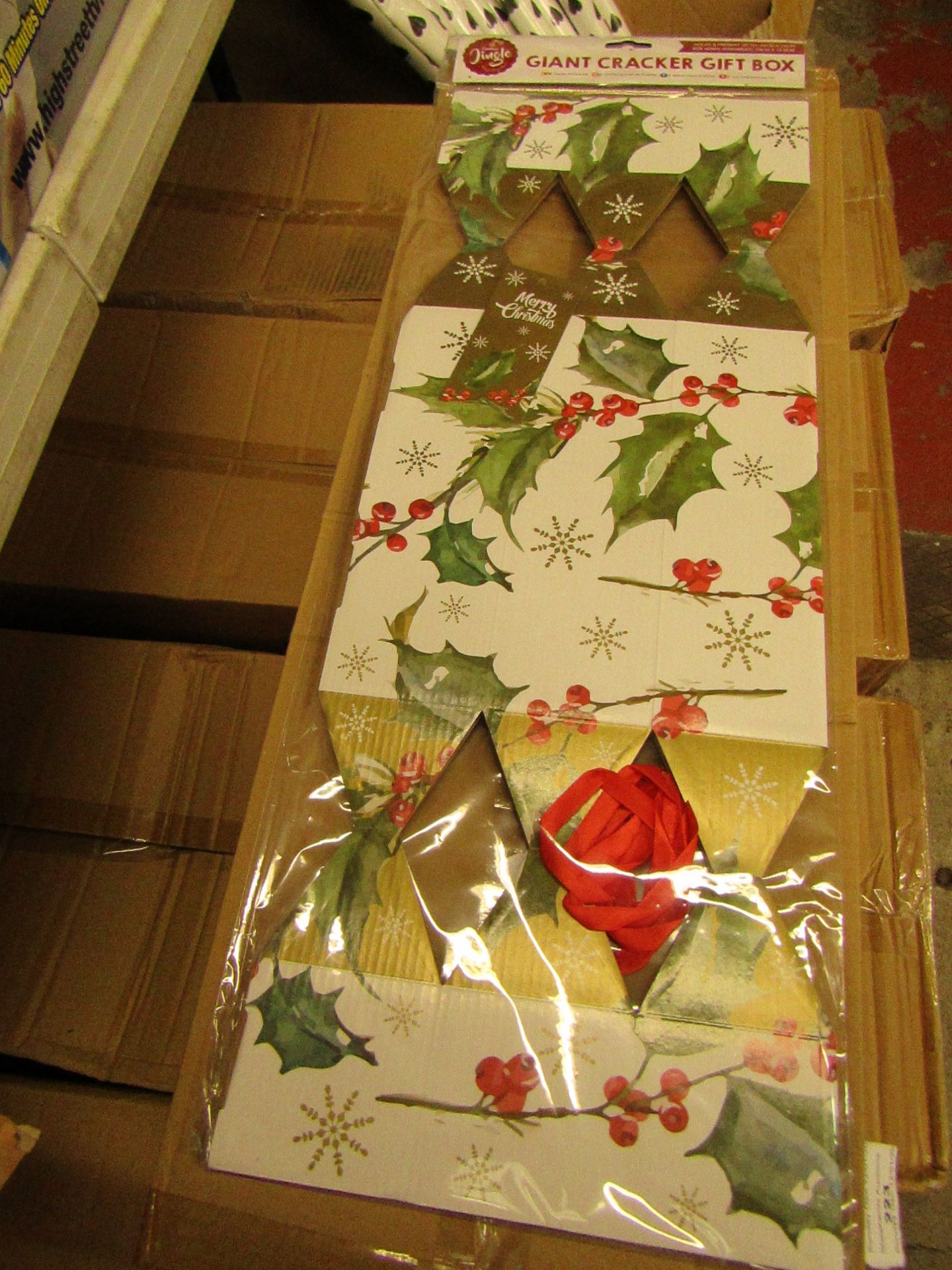 Box of 20 Xmas Cracker Gift Boxes. New & Packaged