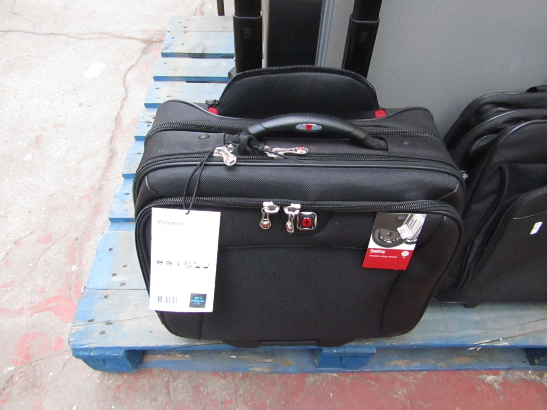 Wenger - 2-piece business set comp-U-roller and matching 15.4" Laptop case.