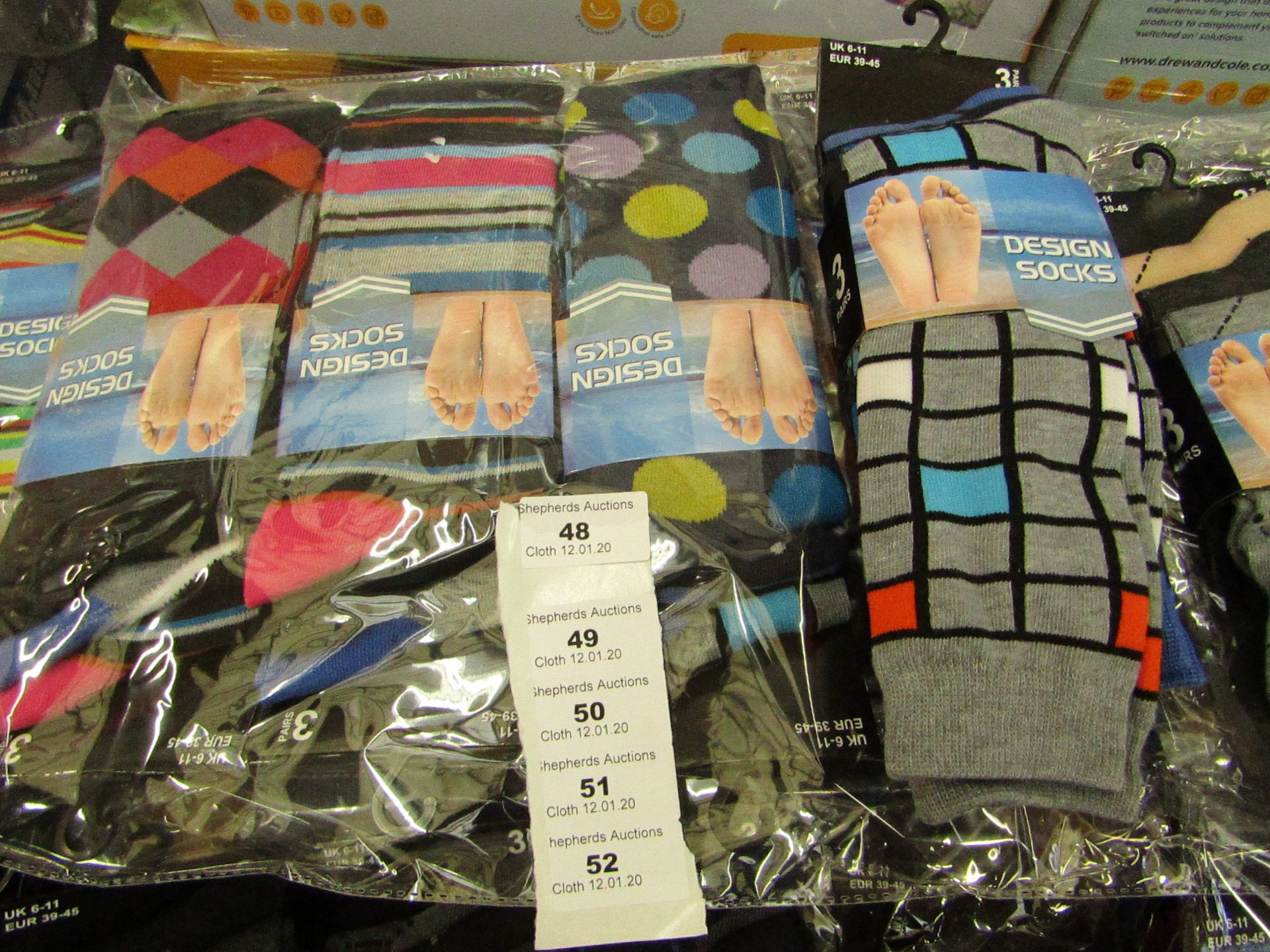 12 X Pairs of Mens Design Socks size 6-11 new in packaging