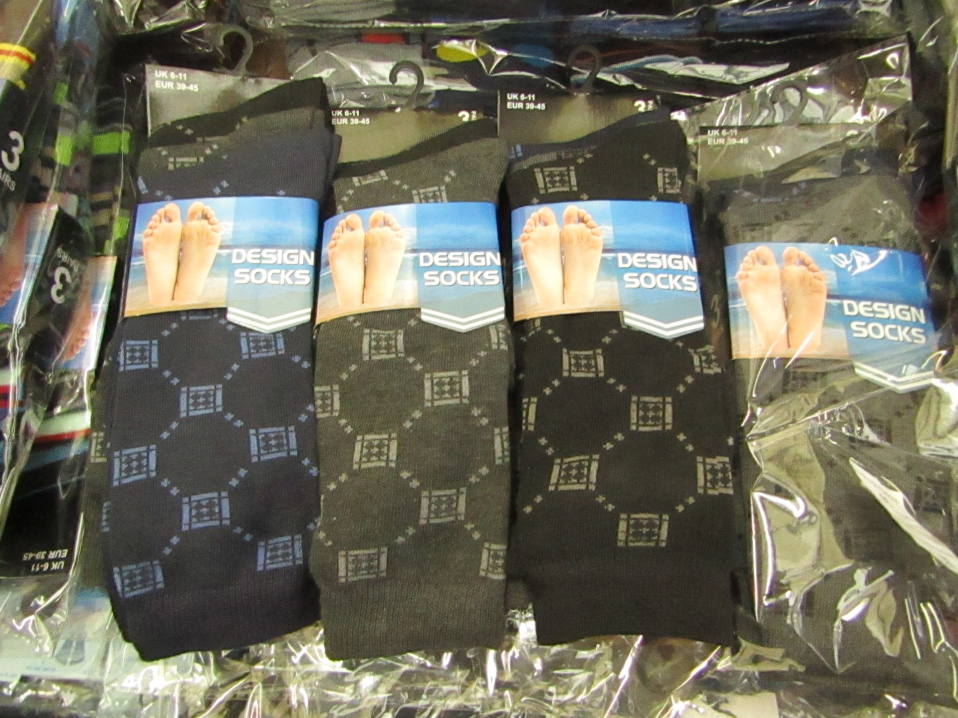 12 X Pairs of Mens Design Socks size 6-11 new in packaging