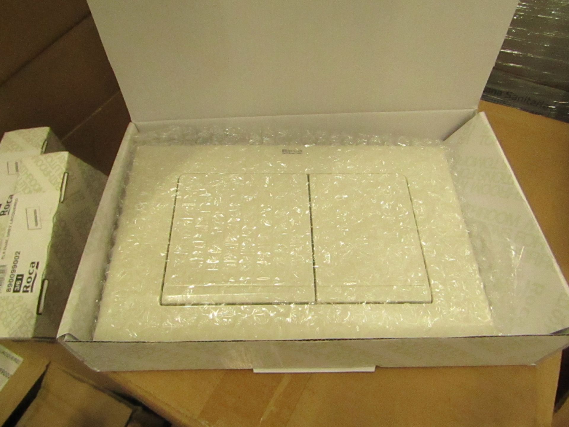 Roca L1 White Dual Flush plate, new and boxed.